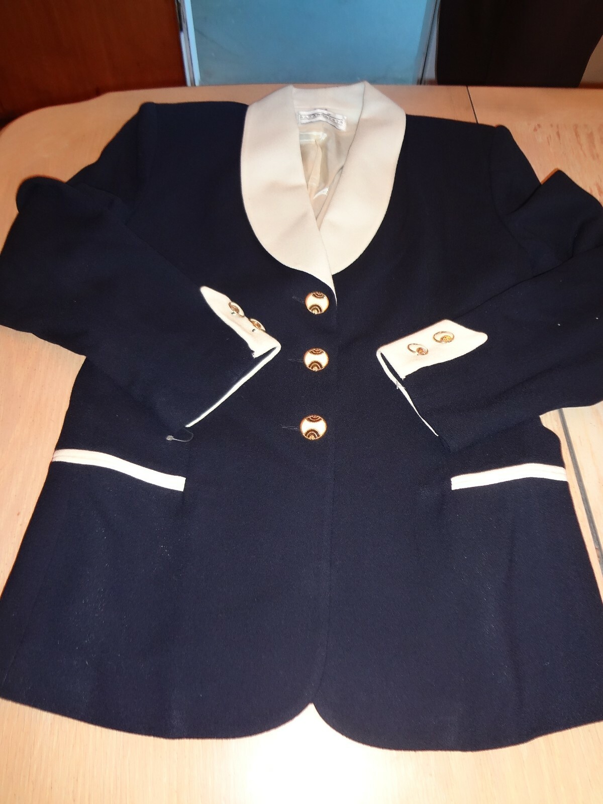 Vintage 1980’s „Sara Roberts” Designer Navy and Cream Blazer with Gold Detail 12