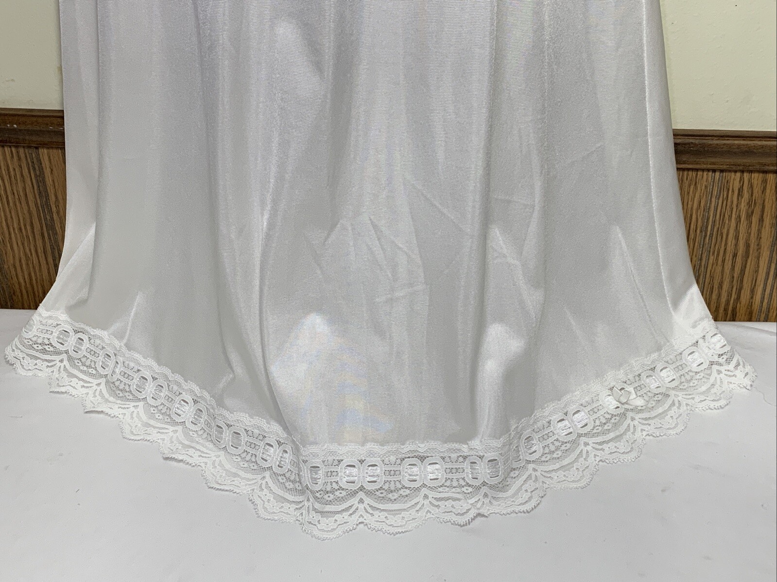 Vintage Olga Secret Hug Half Slip Skirt Lace Trim Size Small Satin Ribbon Bow