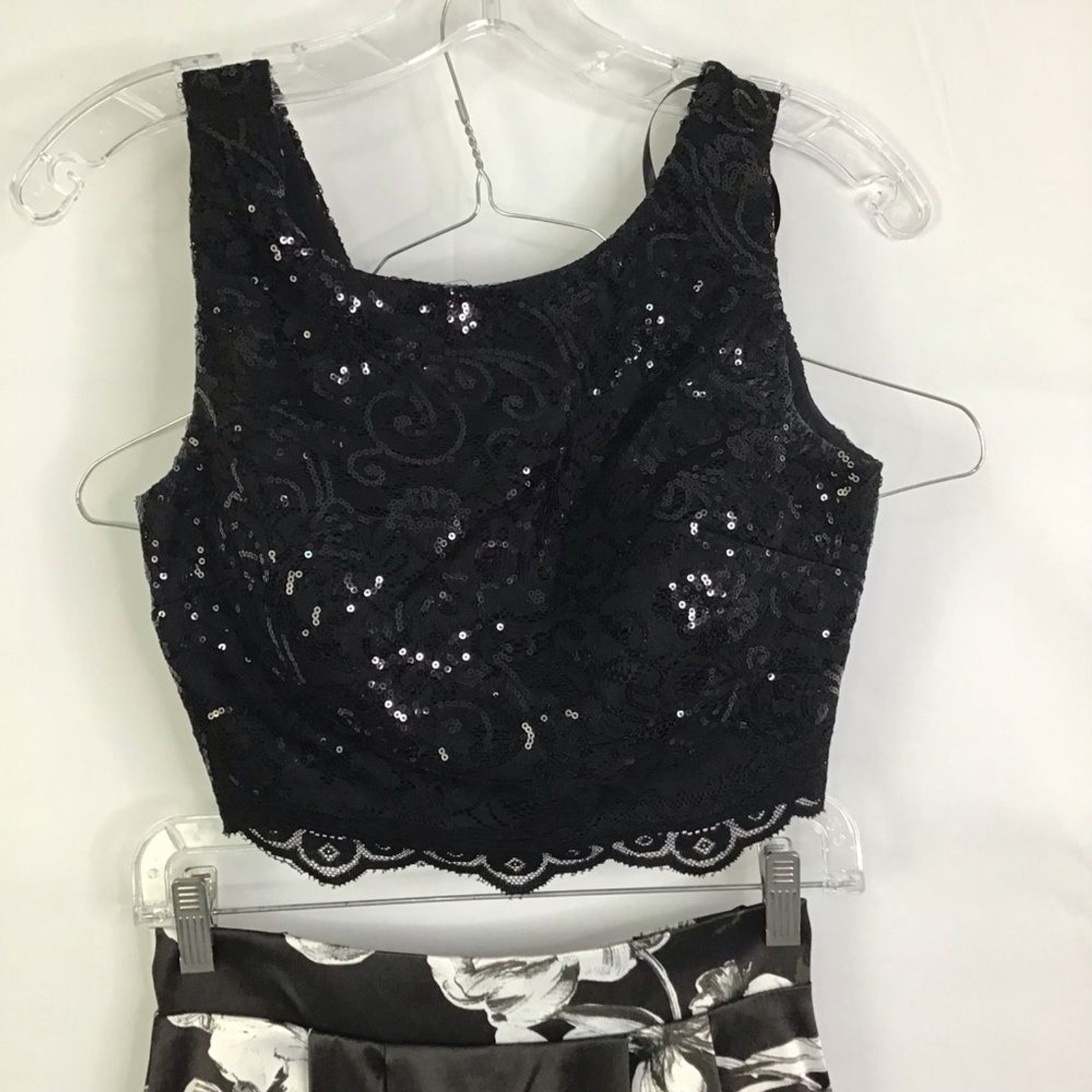 JODI KRISTOPHER WOMEN 2 PIECE BLACK WHITE ROSES TOP & MAXI HIGH LOW SKIRT SIZE 1