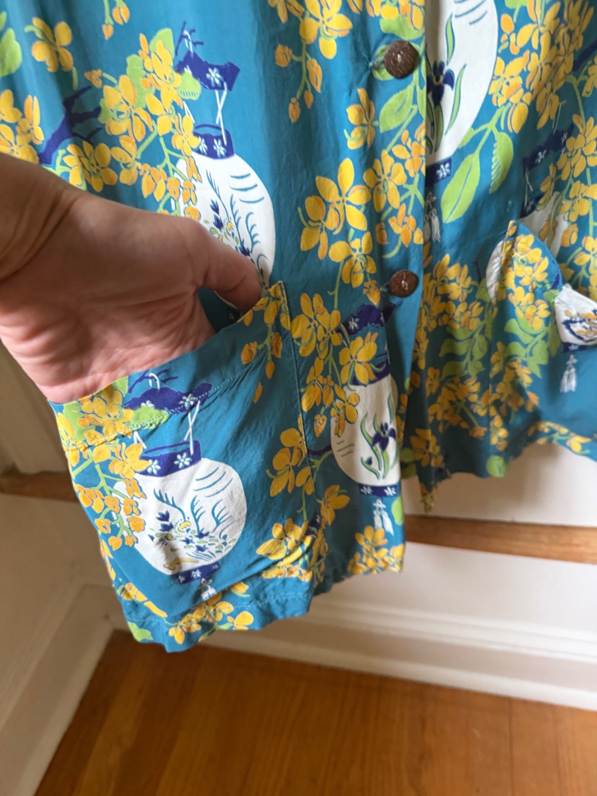 Vintage 1960s Surf ’n Sand Hawaiian Aloha Blouse Lantern Print Honolulu M/L