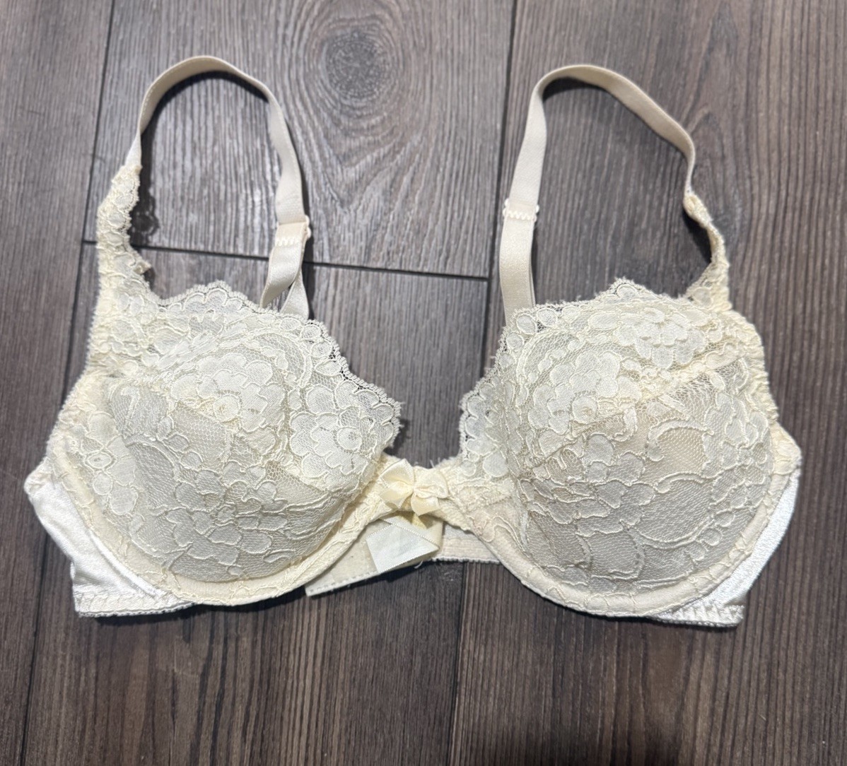 Vintage Victoria’s Secret Second Skin Miracle Lace Bra 34C Ivory Gold Label