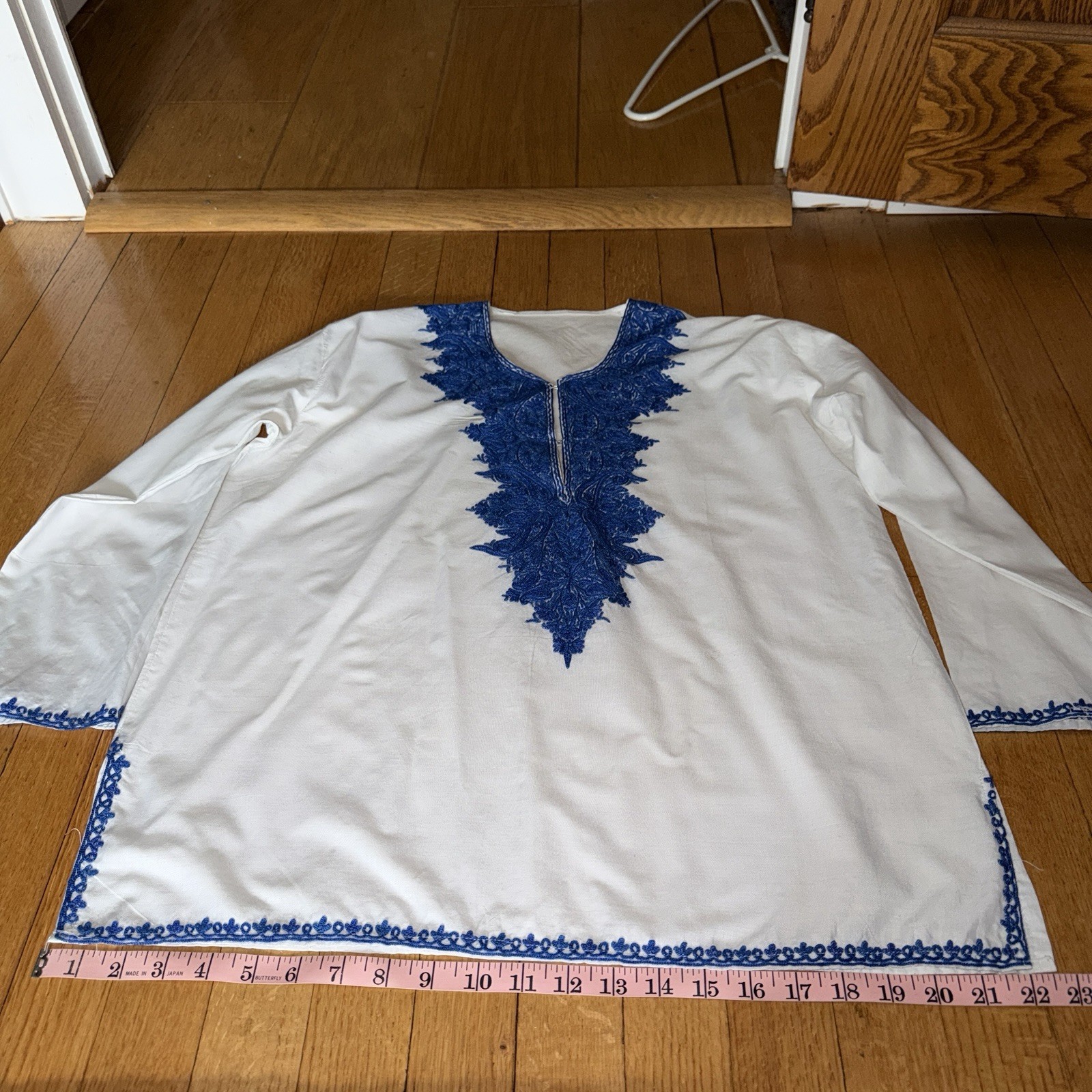 Vintage White Lightweight Linen Blue Embroidery Island Hippie Tunic Top medium