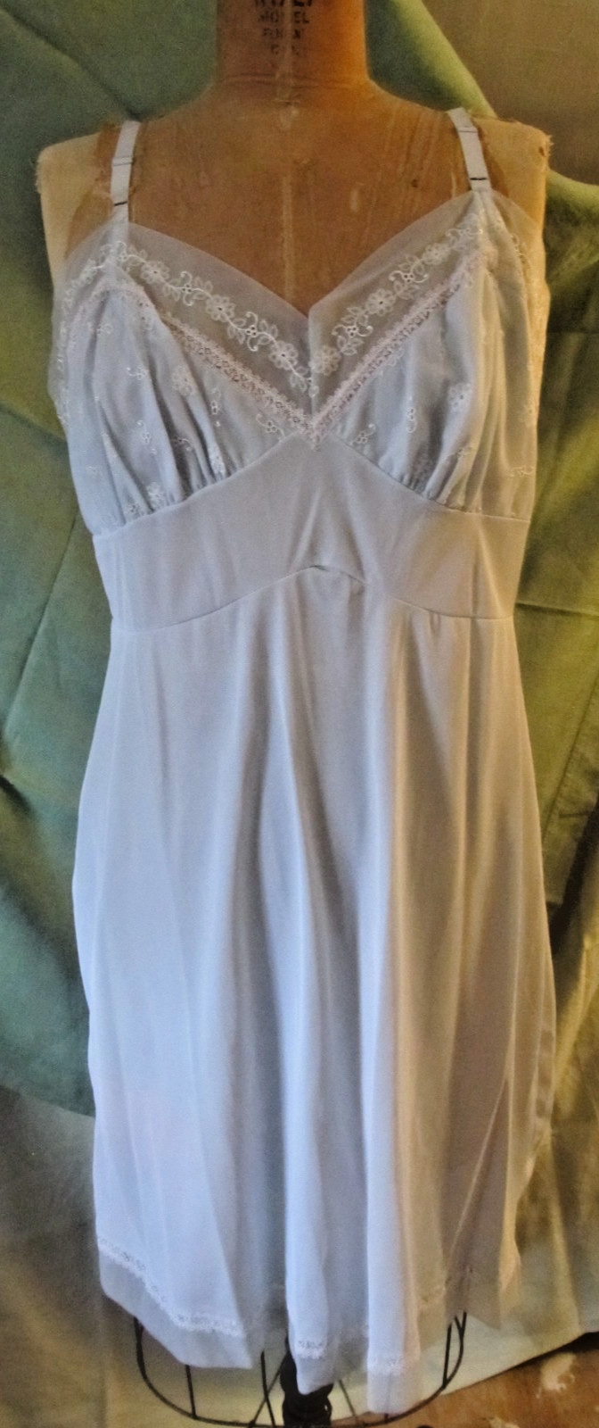 Vintage 50’s blue & lace Nylon Aristrocraft dress slip classic pin-up bombshell