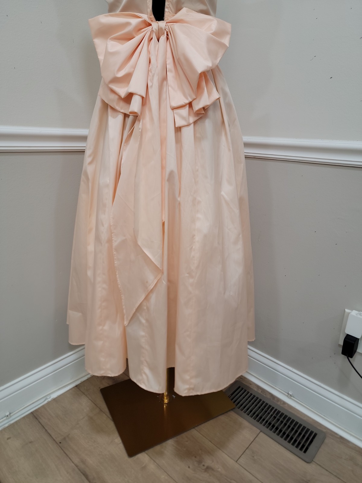 Vintage 80s Peach Taffeta Strapless Dress Ruffle Prom Formal Party Cocktail Gown