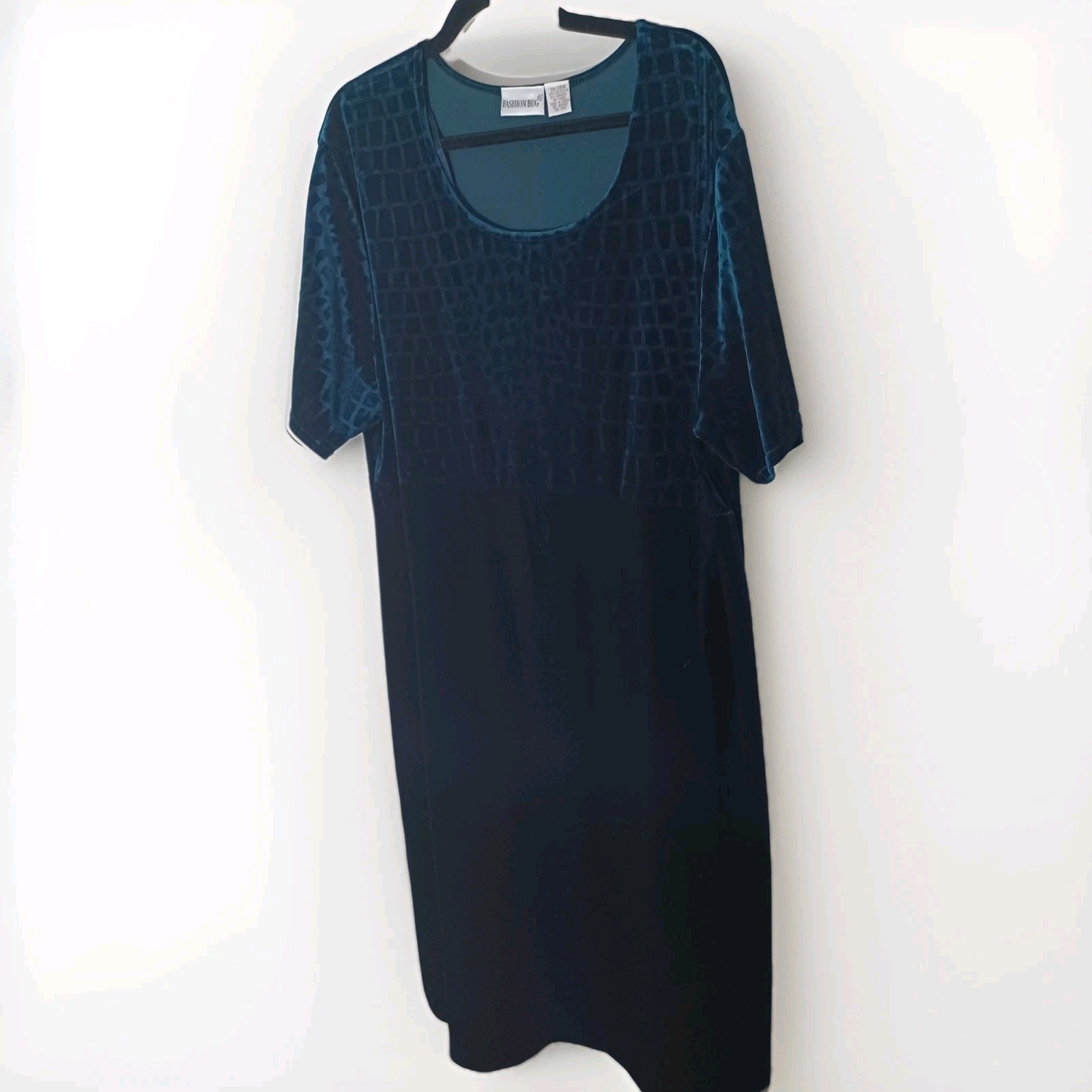 Fashion Bug Woman’s Vintage 1990’s Soft Velvet PullOn Dress Green 26/28W
