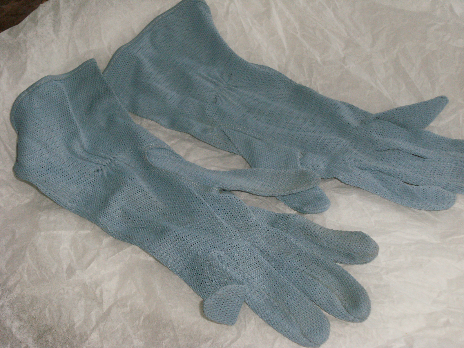 VINTAGE FORMAL GLOVES OF DISTINCTION LIGHT BLUE 9INCH SZ 6.5 RAYON MADE IN USA