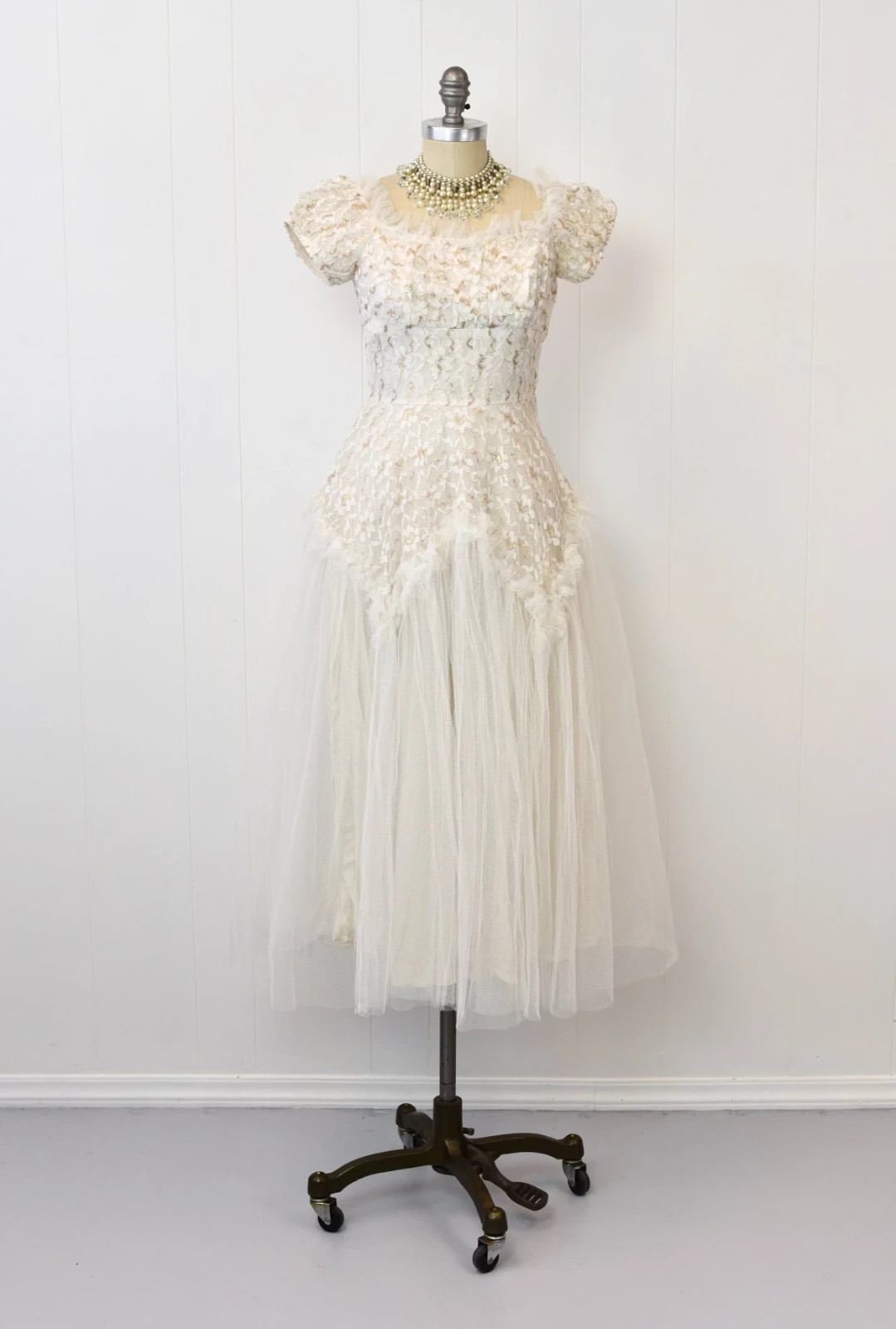 Vintage 1950s White Tulle Lace Floral Metallic Mid Century Bridal Wedding Dress