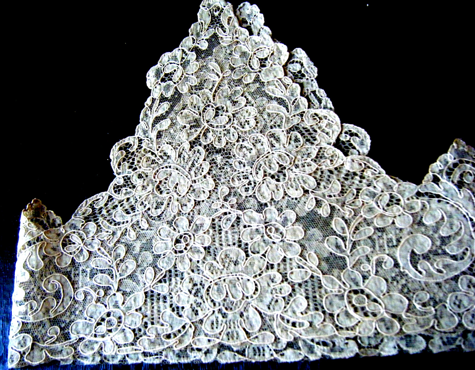 Antique Alencon bobbin lace Top Chemise Cami/Nightgown Corset Topper soft tan