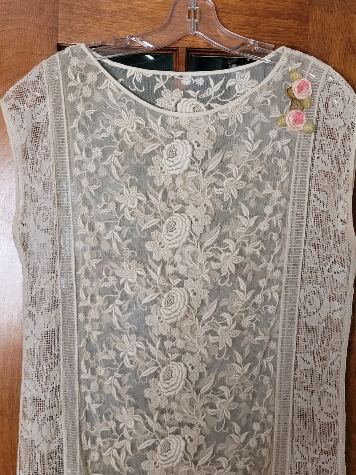 ANTIQUE 1920’S EMBROIDERED NET LACE DRESS FILET LACE & RIBBON ROSES BULLOCKS