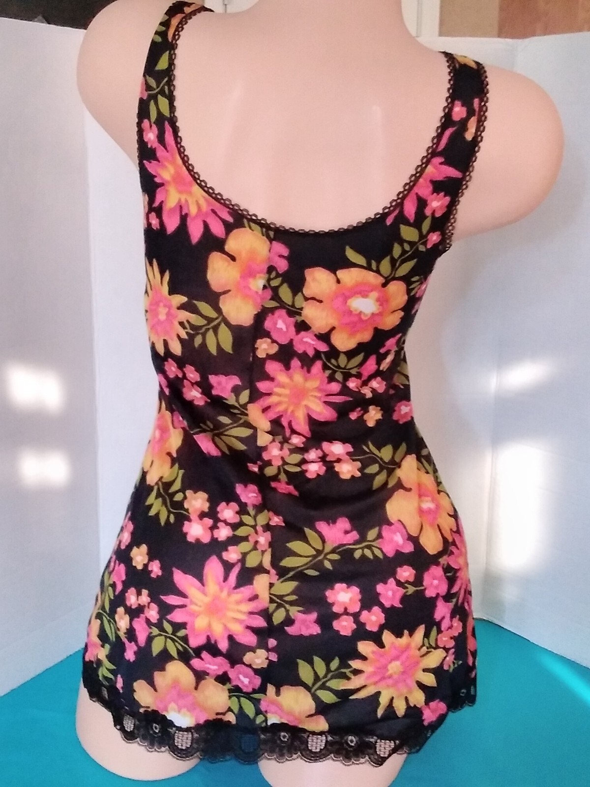 Vintage European 60-70’s Retro Groovy Lacey Short Babydoll Nightie Size S-M
