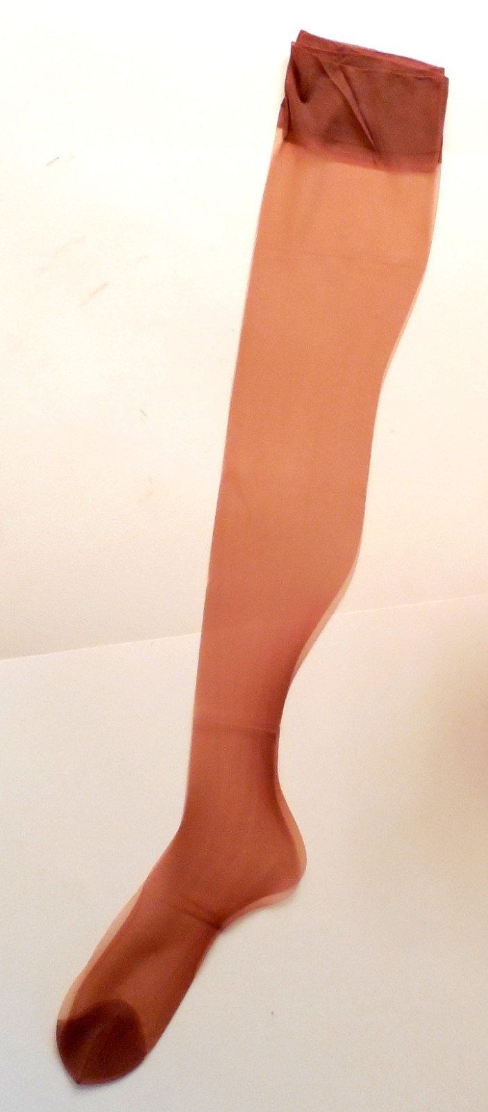 1 Pair „Debutante” Sheer Nylon Stockings 1st Quality „Light Tan” Size 11