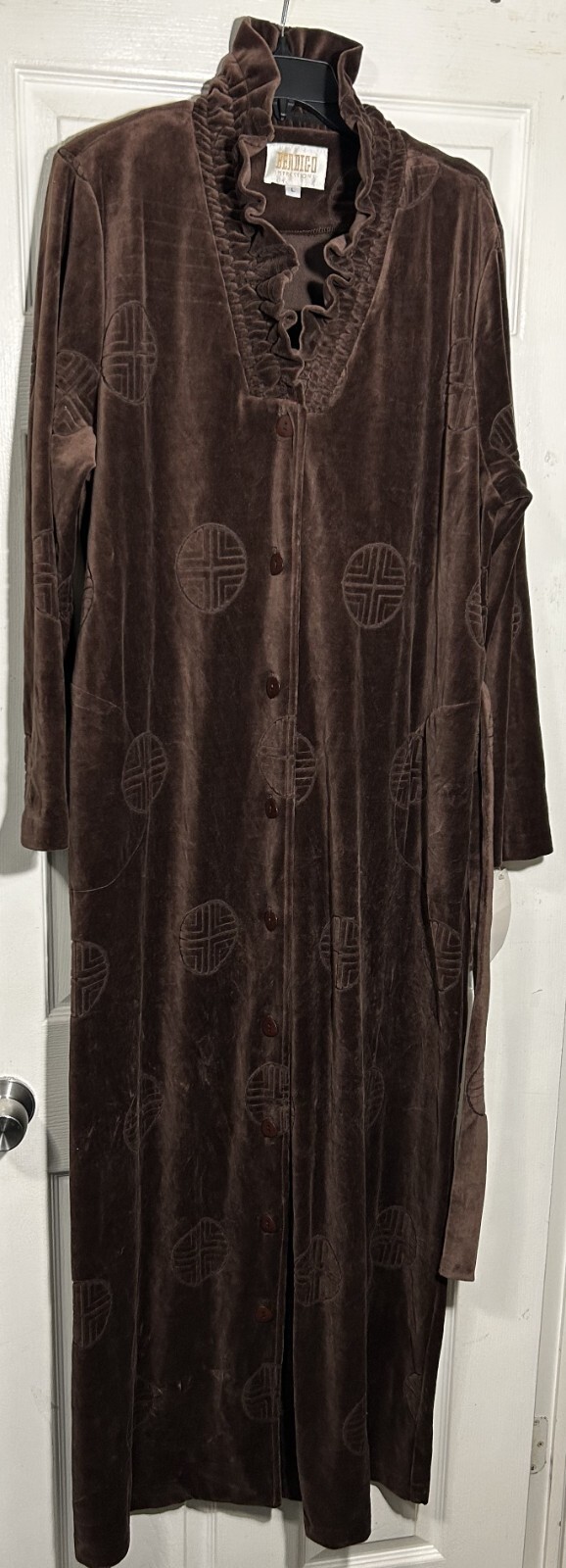 Bendigo Impressions Women size medium Brown vintage long sleeve velour maxi robe