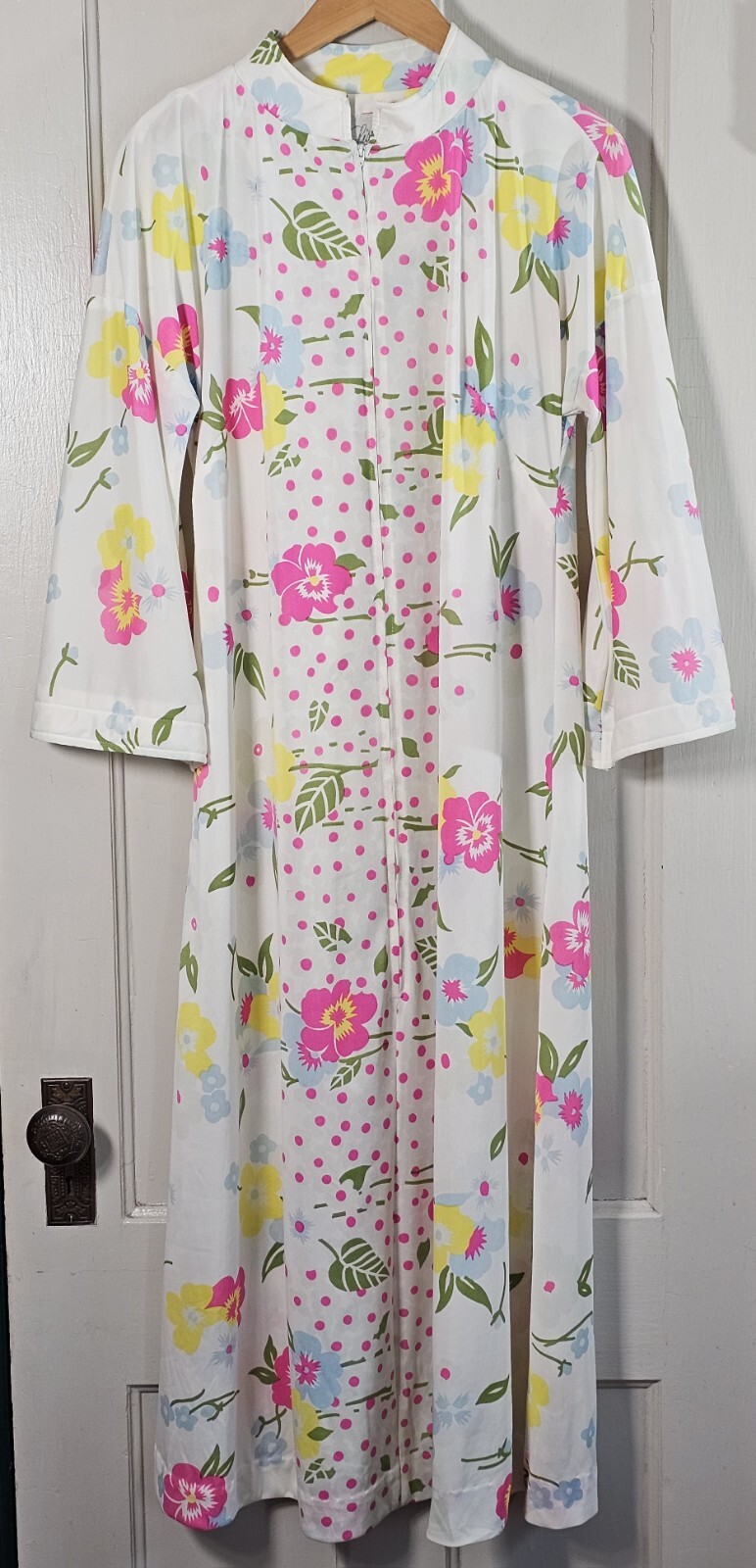 VTG 70’s Robe Lisanne Distinctive Loungewear 42″ Chest Hawaiian Floral Housecoat