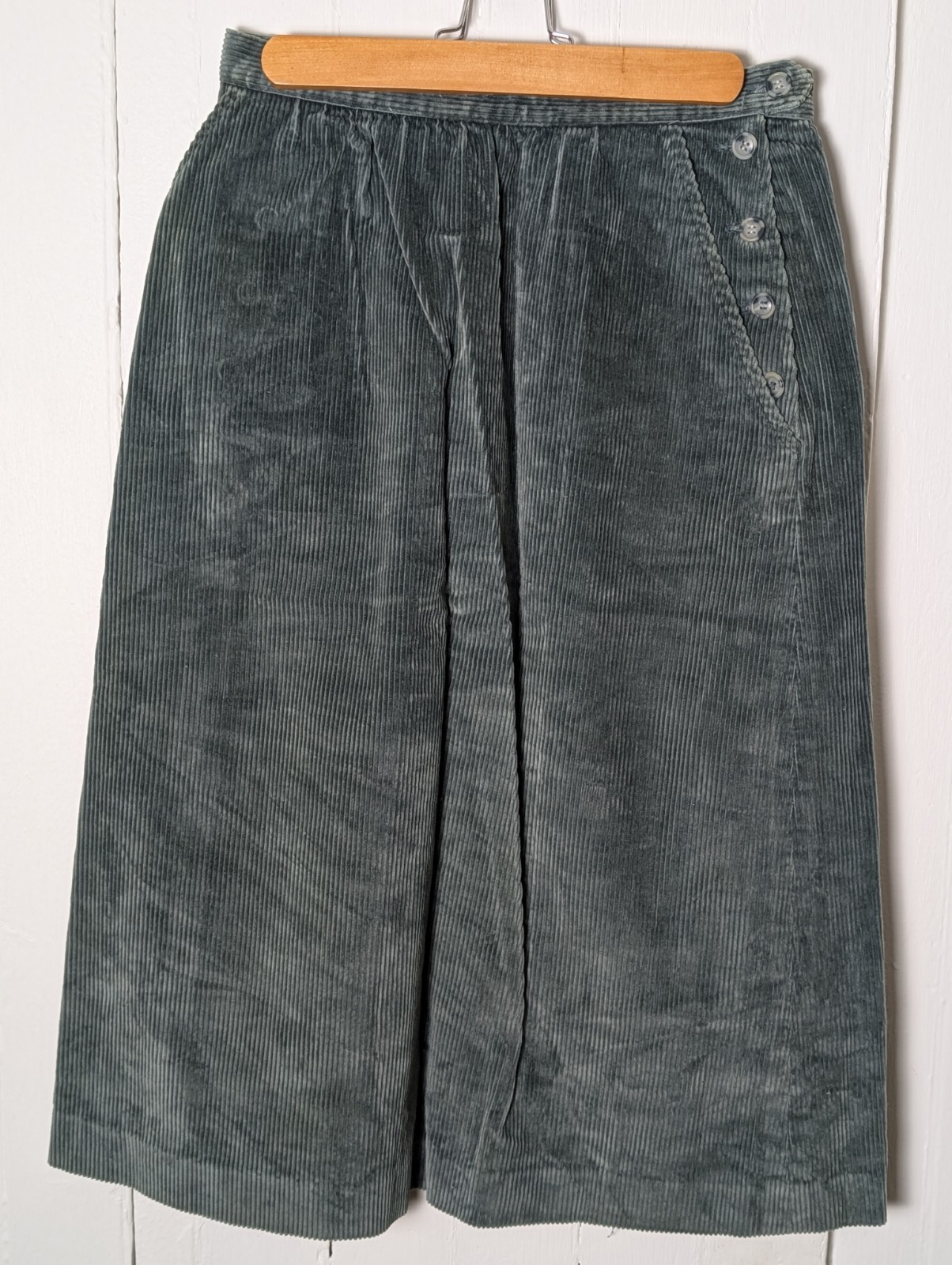 Vtg. 1980s-1990s Women’s Lombardi Inc. Dark Green Corduroy Midi Skirt Size 10