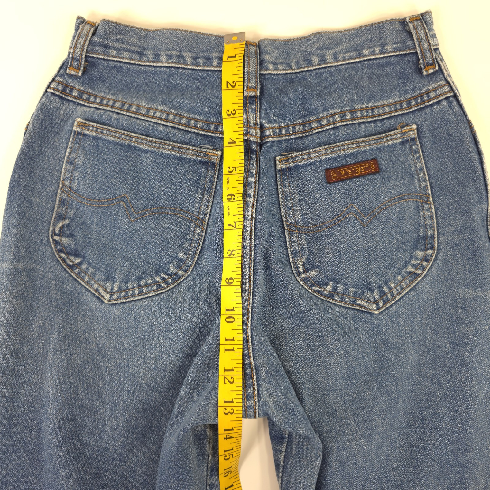 VINTAGE WRANGLER WOMEN’S JEANS SIZE 10 AVERAGE MEASUREMENTS 27×32 *100% COTTON*