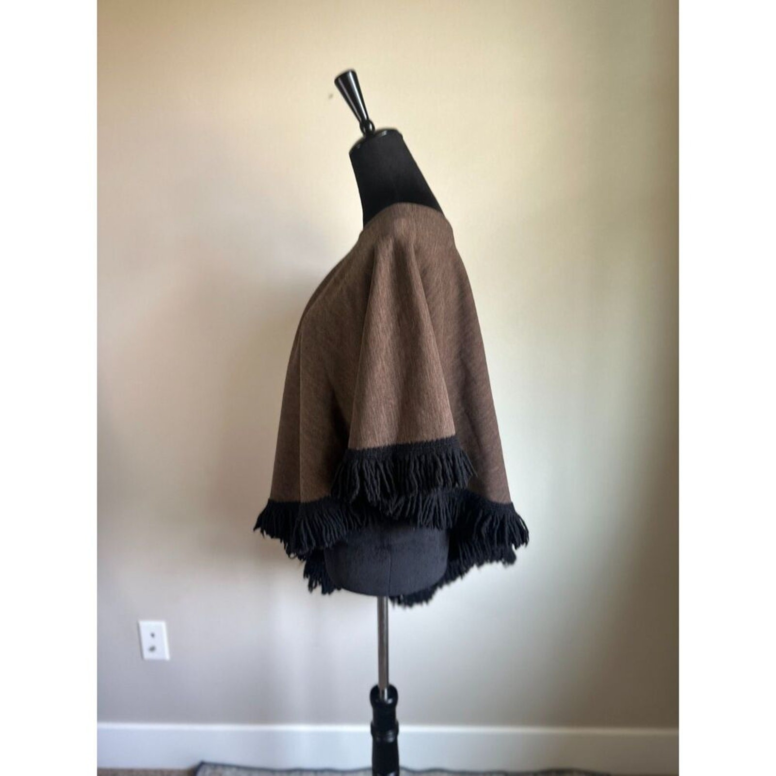 QUEEN OF CAPES Vintage Country Place Wool Fringe Trim Asymmetric Cape