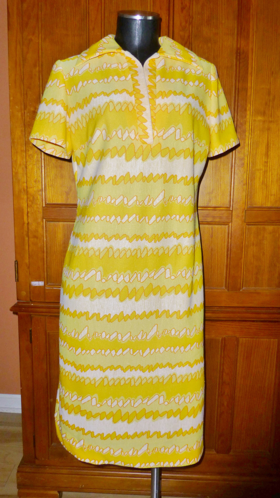 Vtg 70s MOD Leslie Fay knits Abstract Yellow White Bold Scooter Shift DRESS M L