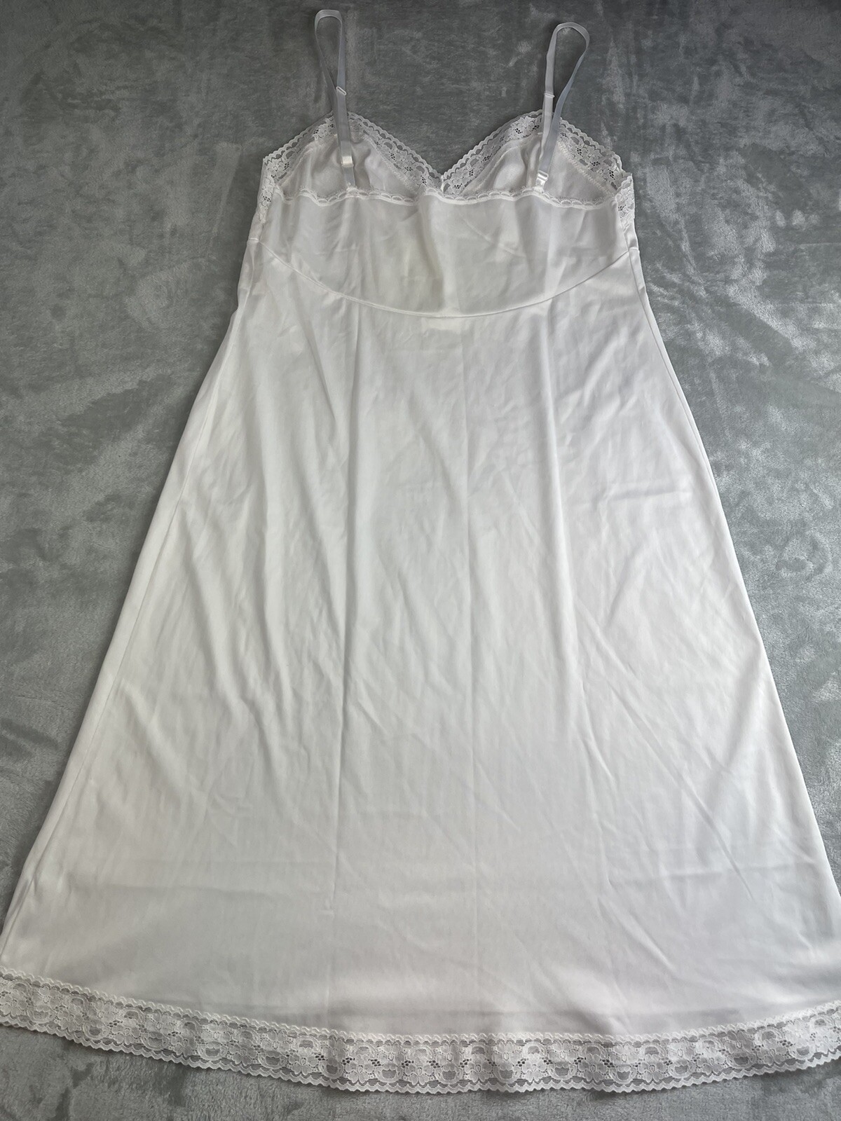 Vanity Fair Ivory Nylon Full-Length Slip Style 10-103 Size 36 24″/42 Lace Trim