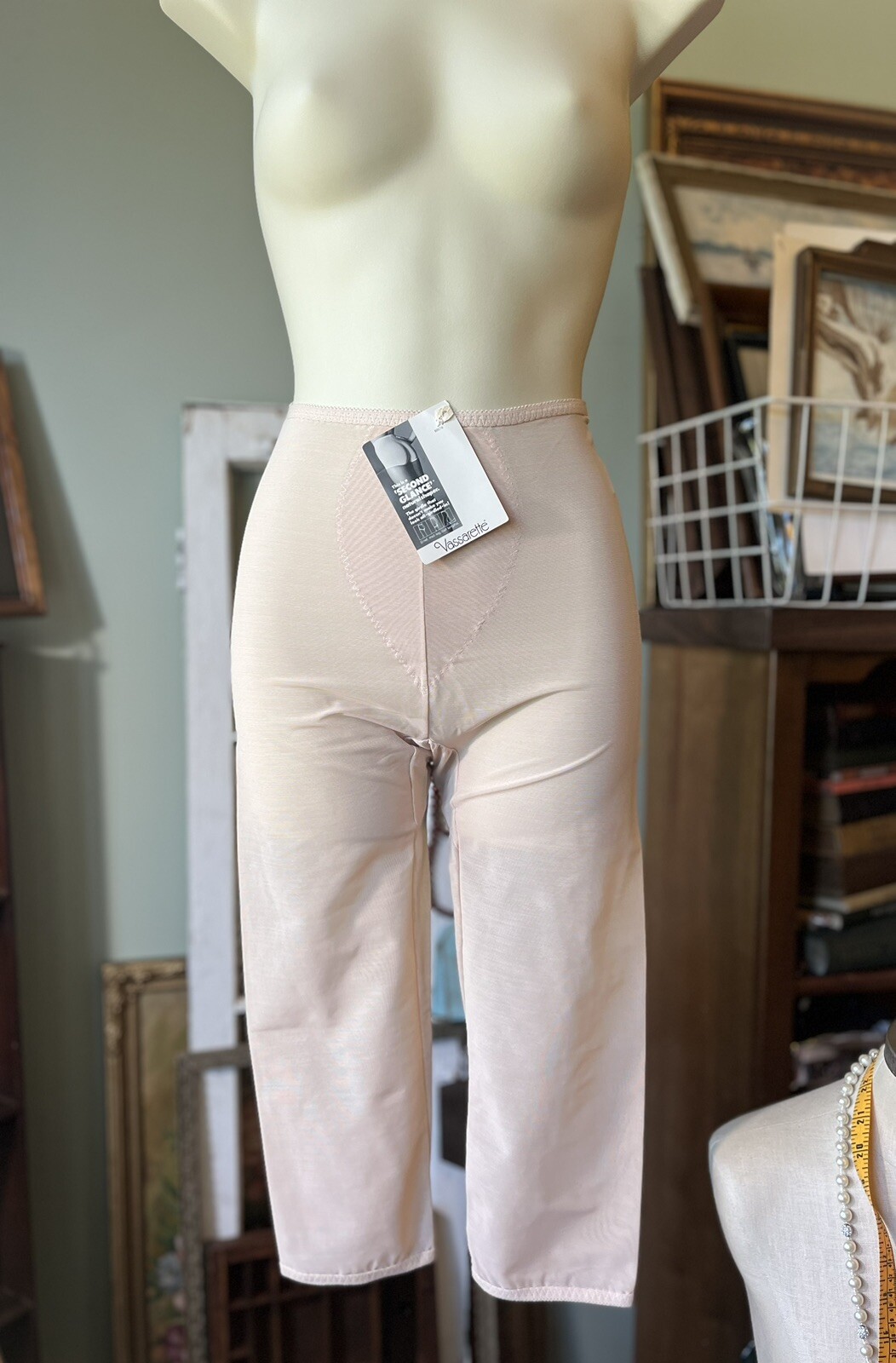 NOS VASARETTE ‘SECOND GLANCE’ CALF LENGTH GIRDLE SIZE MEDIUM NUDE DACRON LYCRA