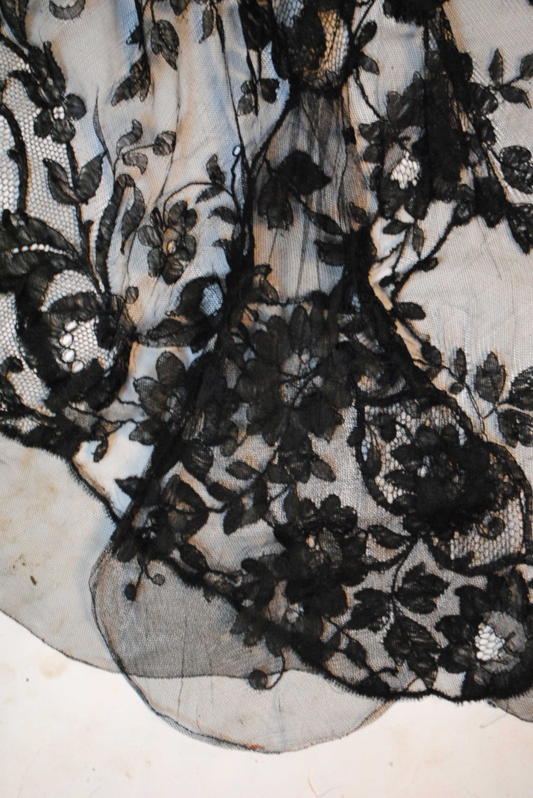 VINTAGE FLORAL BLACK ALENCON NET LACE PARTY DRESSES, CIRCA 1935s