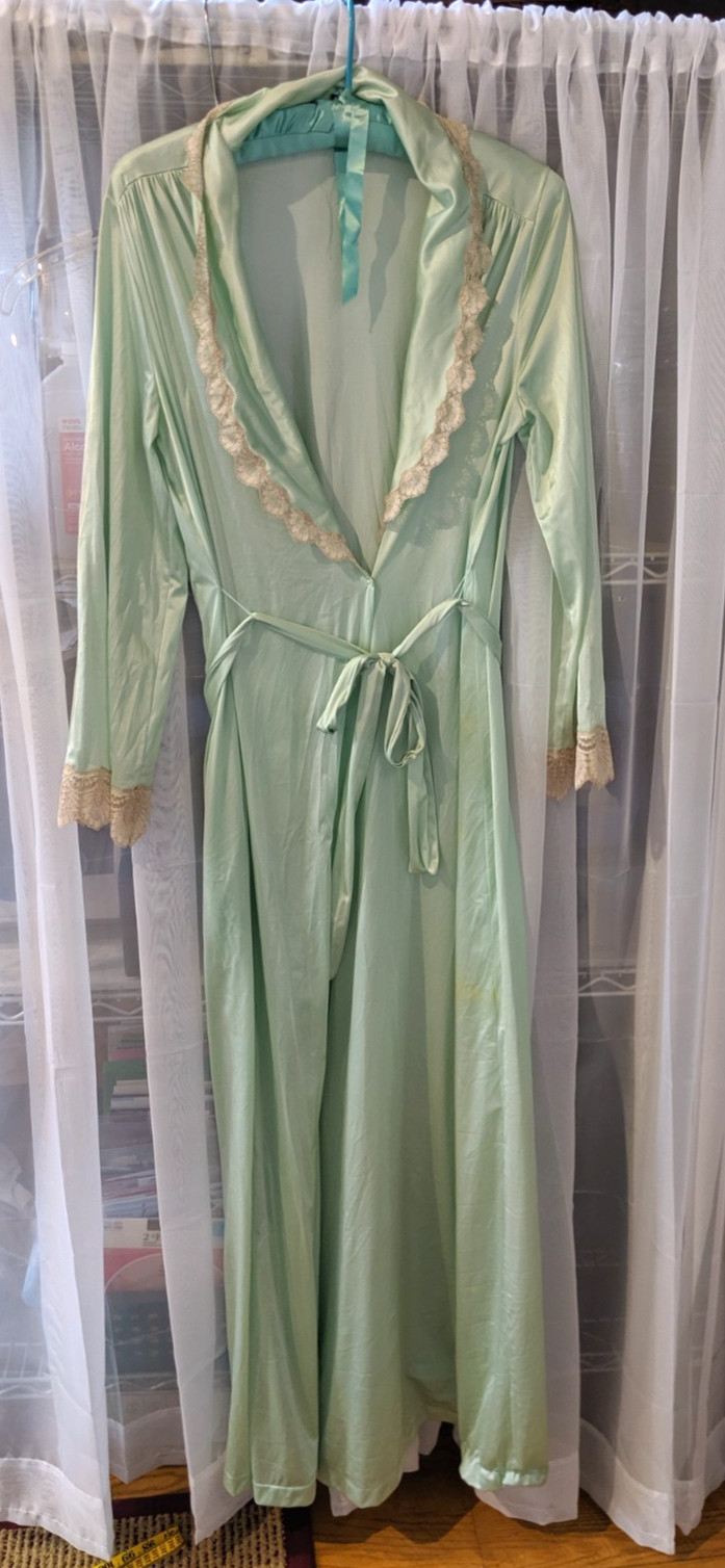 Vintage Nightie Robe Vanity Fair sz 34 57″ long Light green + lace