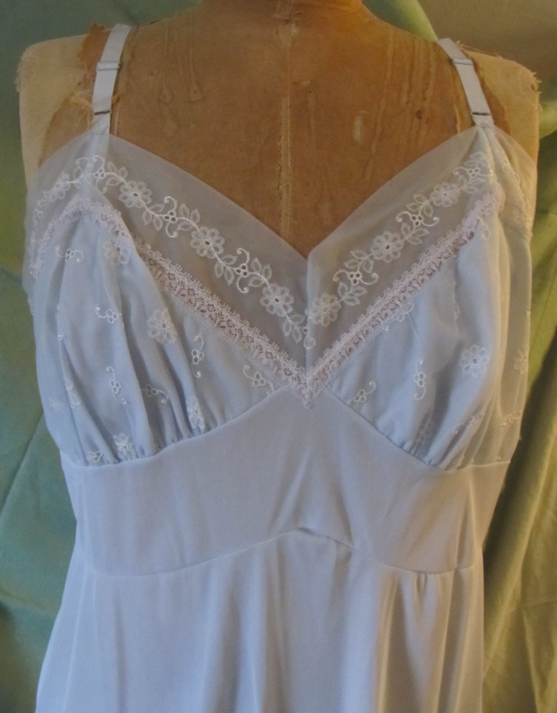 Vintage 50’s blue & lace Nylon Aristrocraft dress slip classic pin-up bombshell
