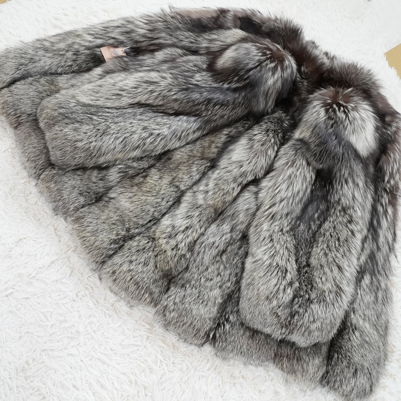 SAGA ROYAL FOX Silver Fox Coat – Genuine Vintage Fur From Japan