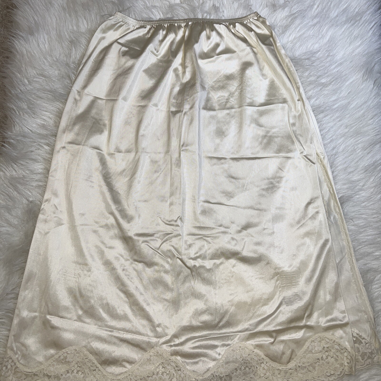 Vintage JC Penney Body Lites Size Medium Silky Nylon Half Slip Ivory USA 24″