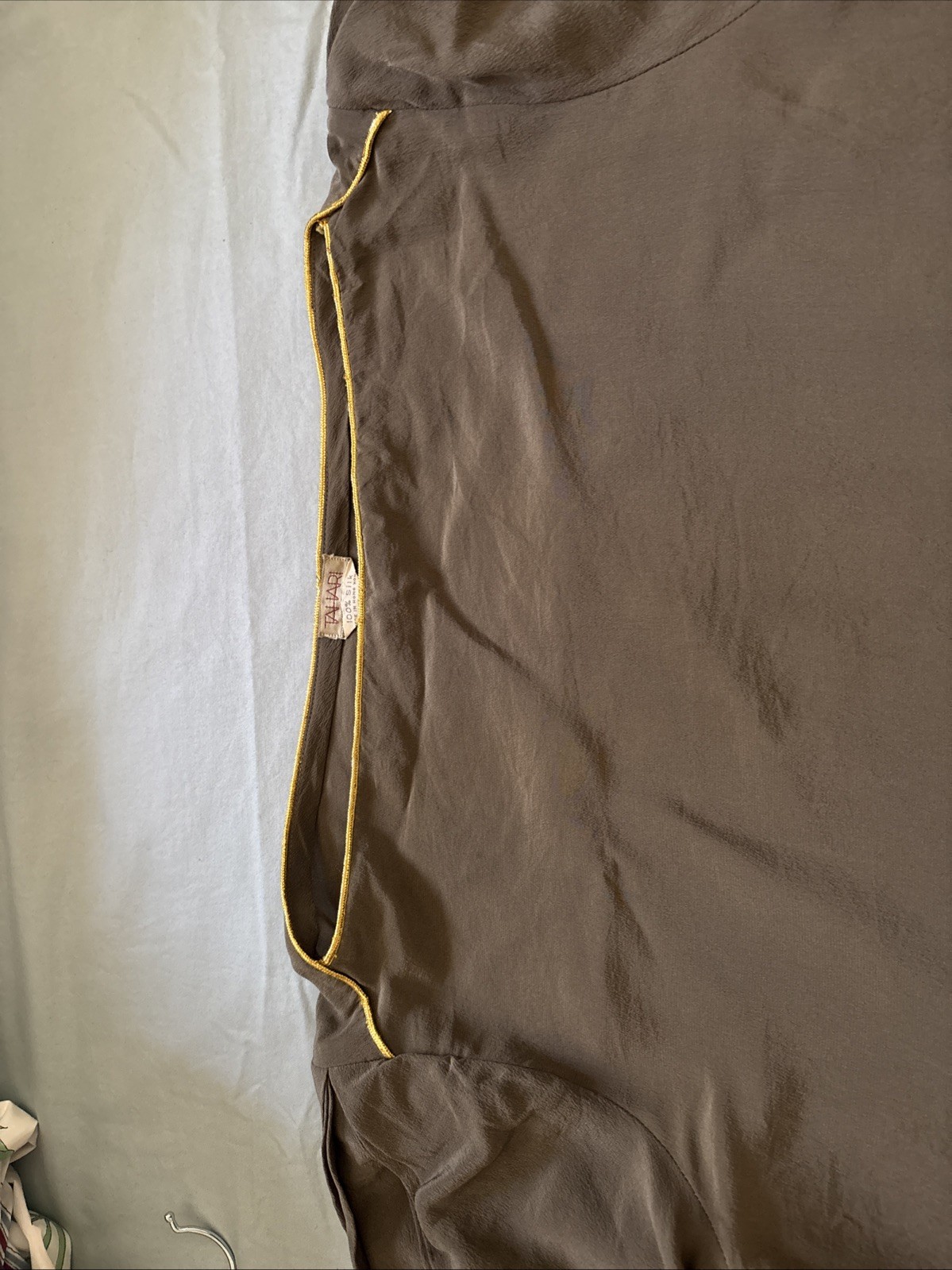 VINTAGE OLIVE GREEN 100 % SILK TAHARI BLOUSE
