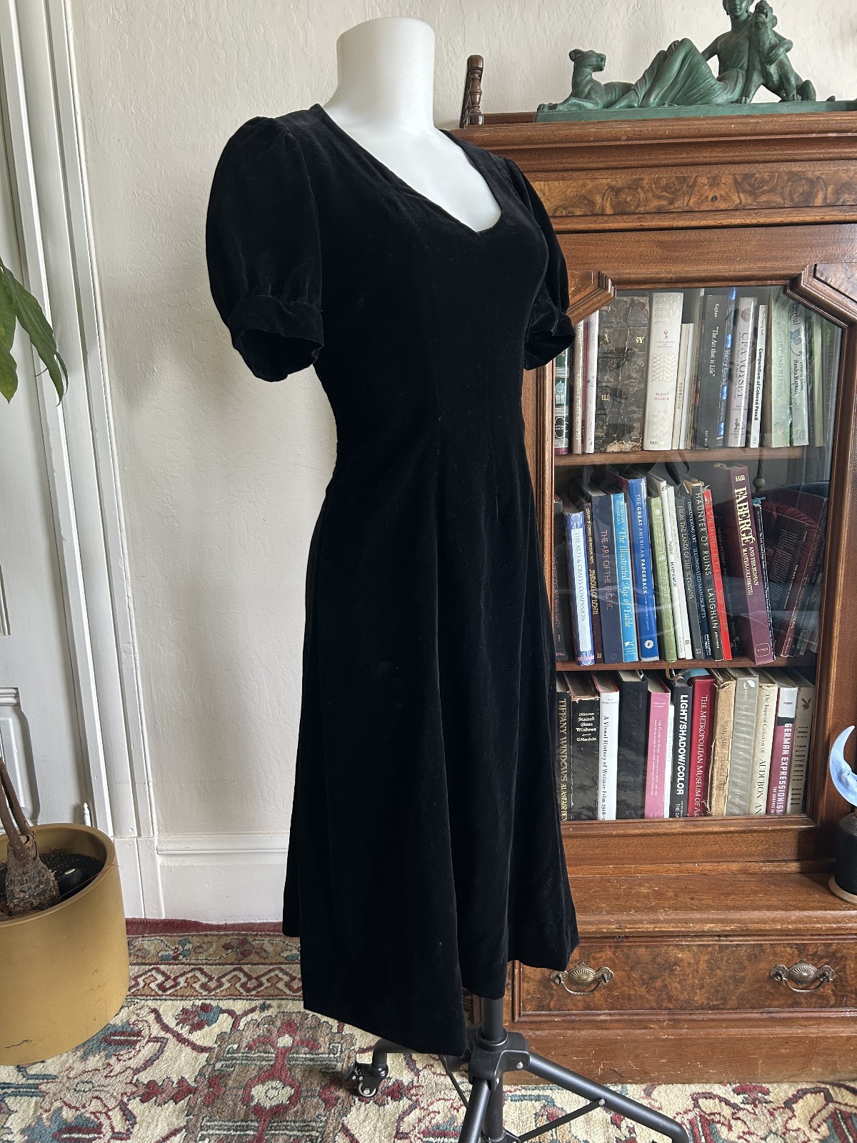 Vintage 1940s Black Velveteen Day Dress Handmade Puff Sleeve 26W Midi V neck