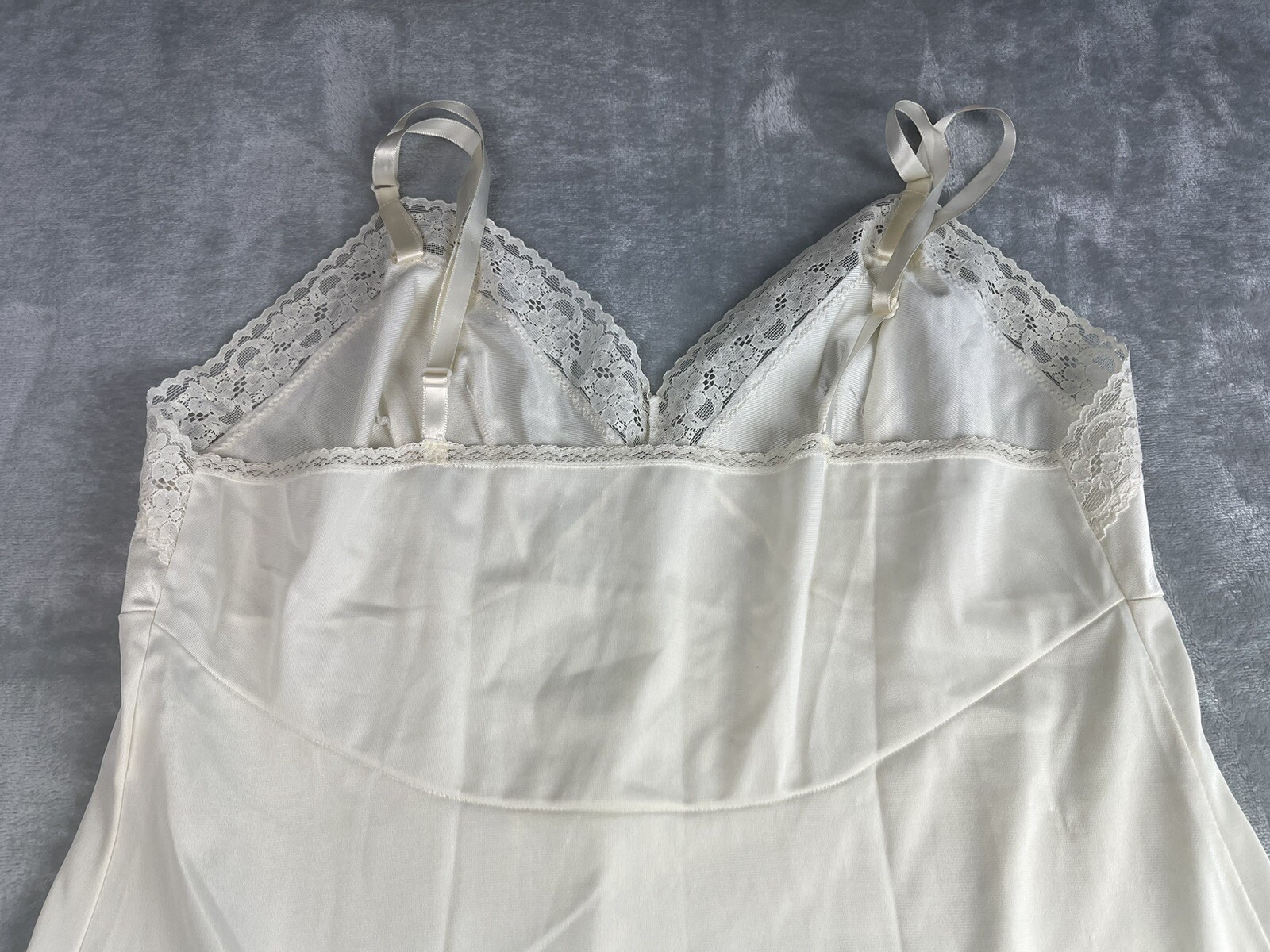 Vanity Fair Ivory Nylon Full-Length Slip Style 10-103 Size 38 24″/44 Lace Trim