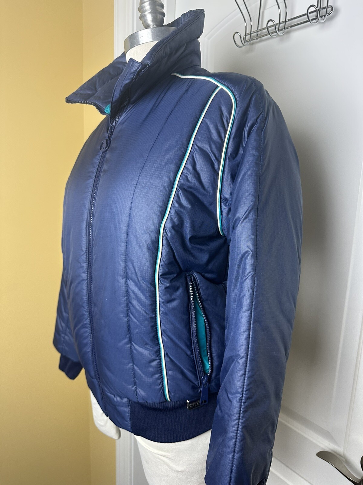 Mountain Goat Ski wear Skiwear Size Large Navy Puffer Jacket Down Vintage Womens