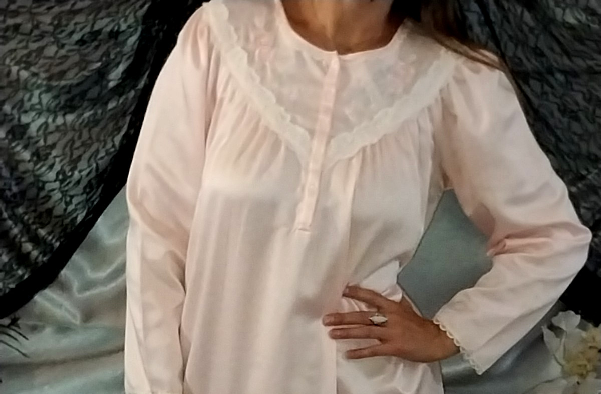 VTG SATIN PINK ANASTASIA EMBRD FLOWERS POETS NIGHTGOWN LACY BUTTON NECK S/M