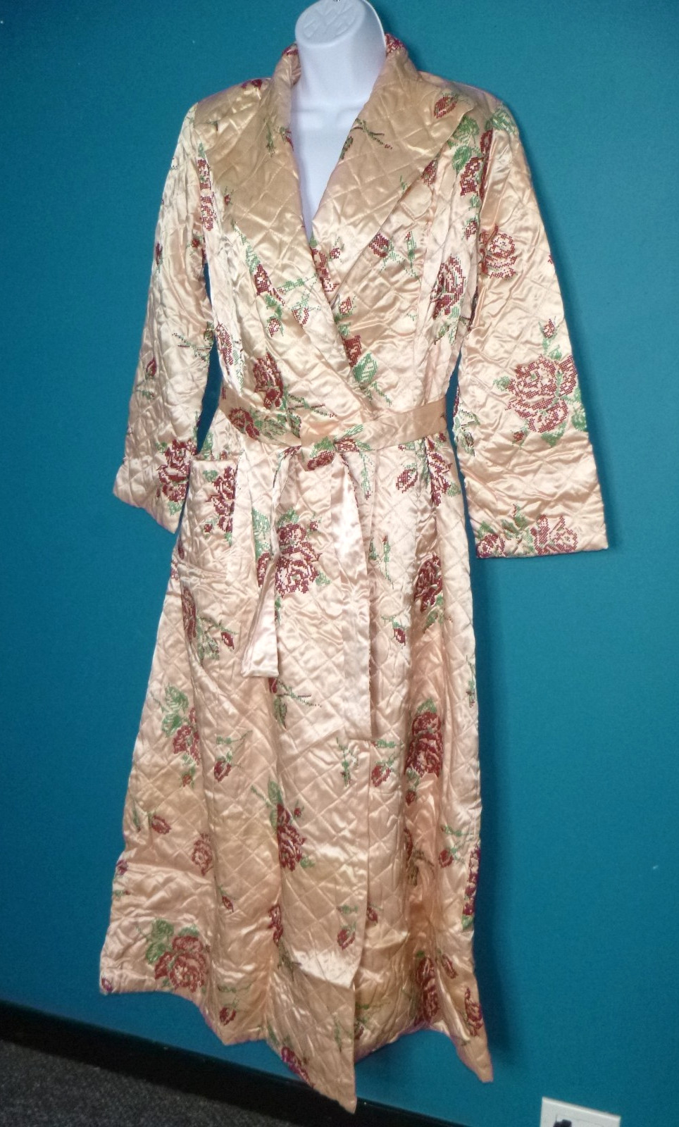 Vtg 1940s Dressing Gown / Robe Peach Quilted Satin FLOCKED Roses Wrap Style Sz M