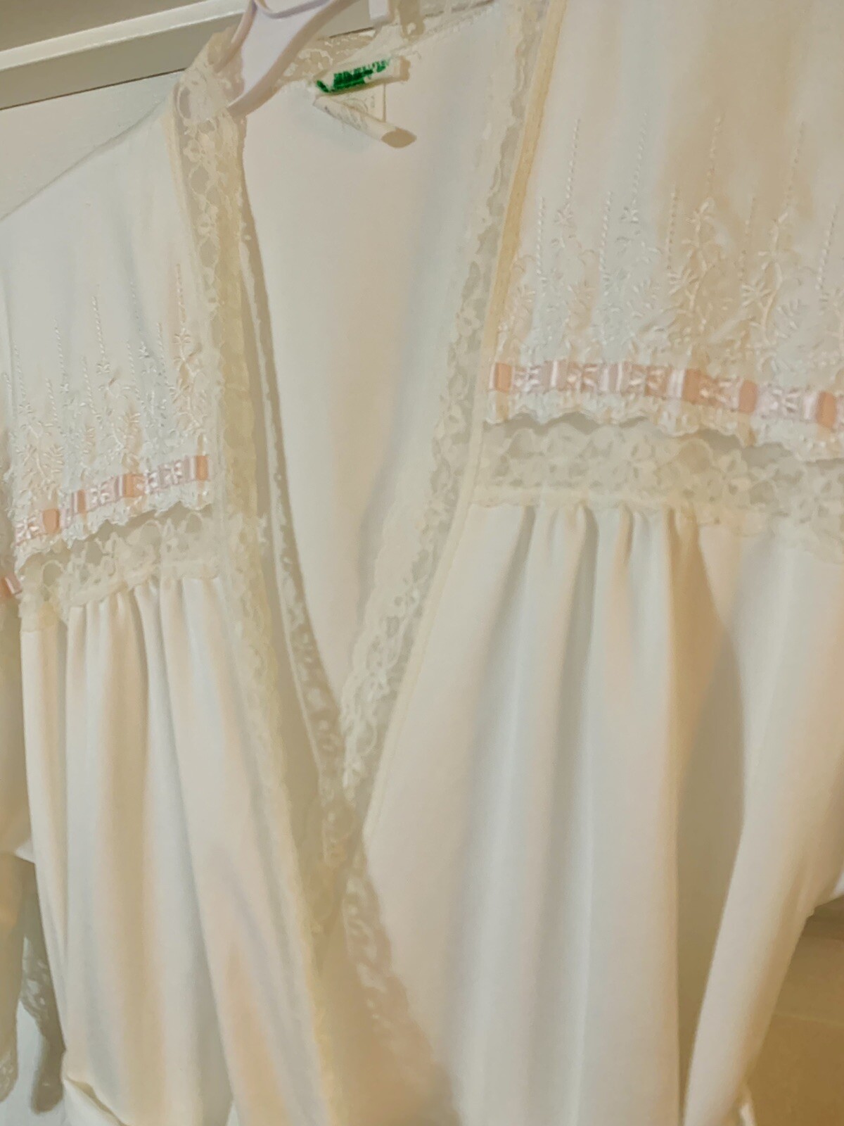Vintage Juli of Slumbertogs White Self Tie Robe with Lace Pink Ribbon