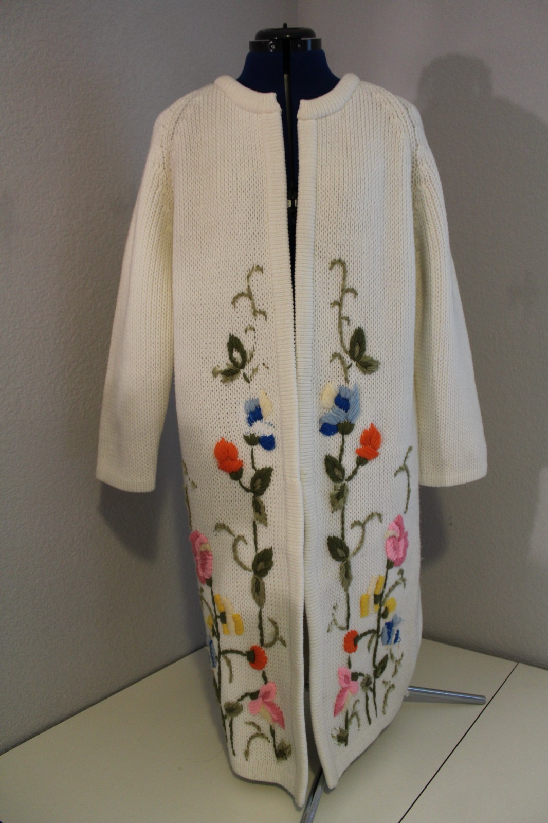 VTG lrg Phoenix Tokyo long Cardigan cottage core grandma core knit