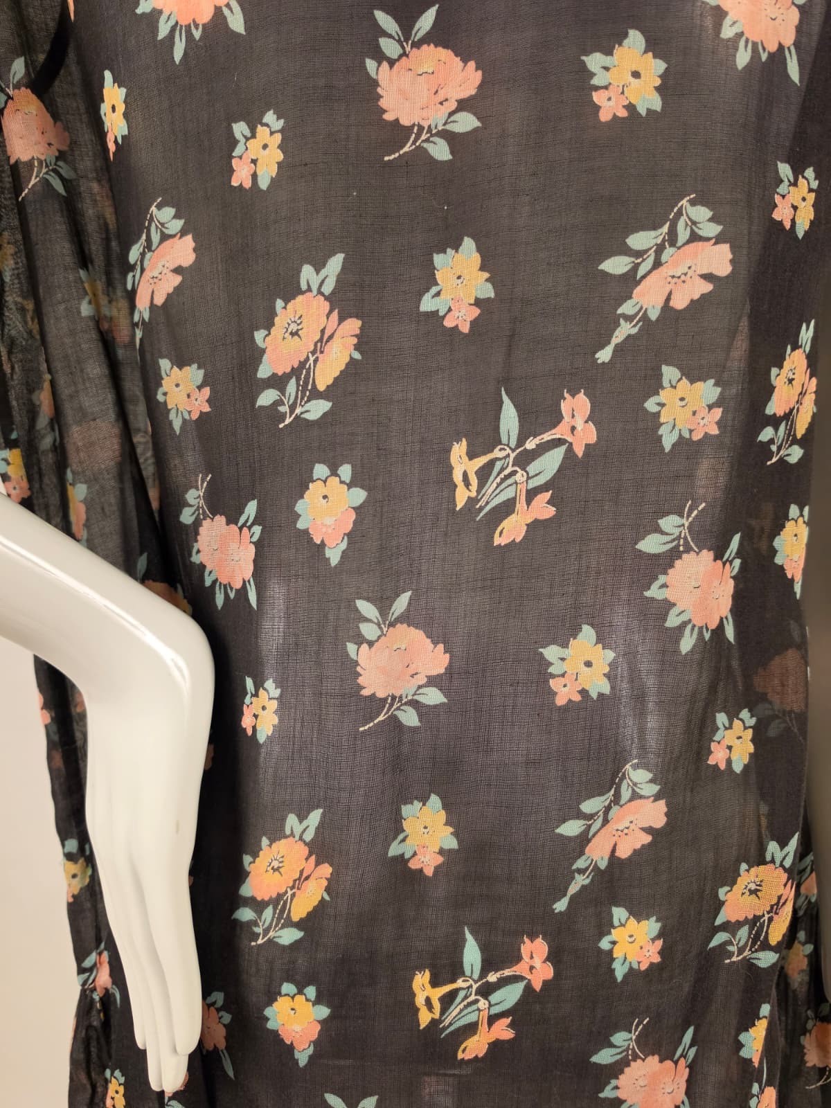 1920’S FLORAL PRINT BLACK MUSLIN DRESS W FLORAL BROOCH