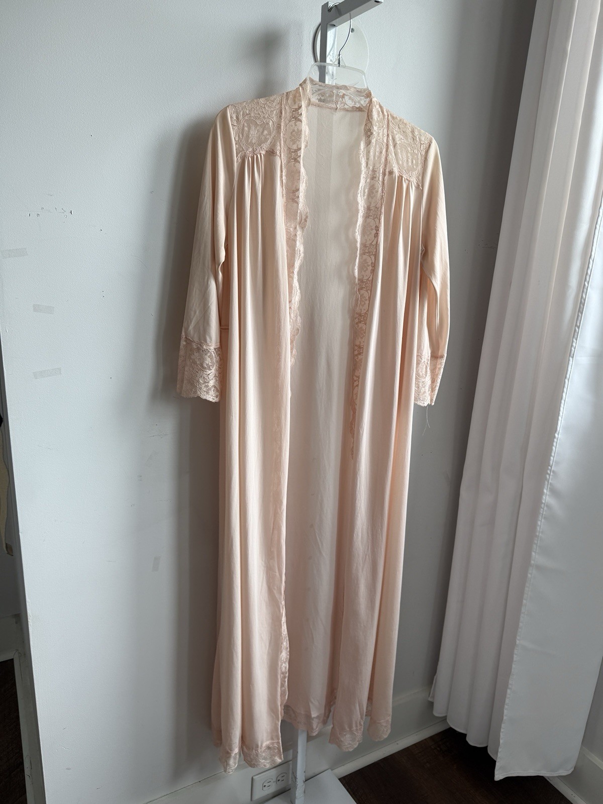 Vintage Olga Peach w/Lace Nightgown Peignoir SET Gown & Robe Small Full Sweep