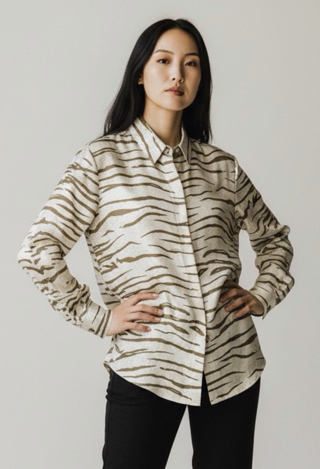 Salvatore Ferragamo Tiger Print Silk Blouse Gold Metallic Italy Sz 44 Vintage