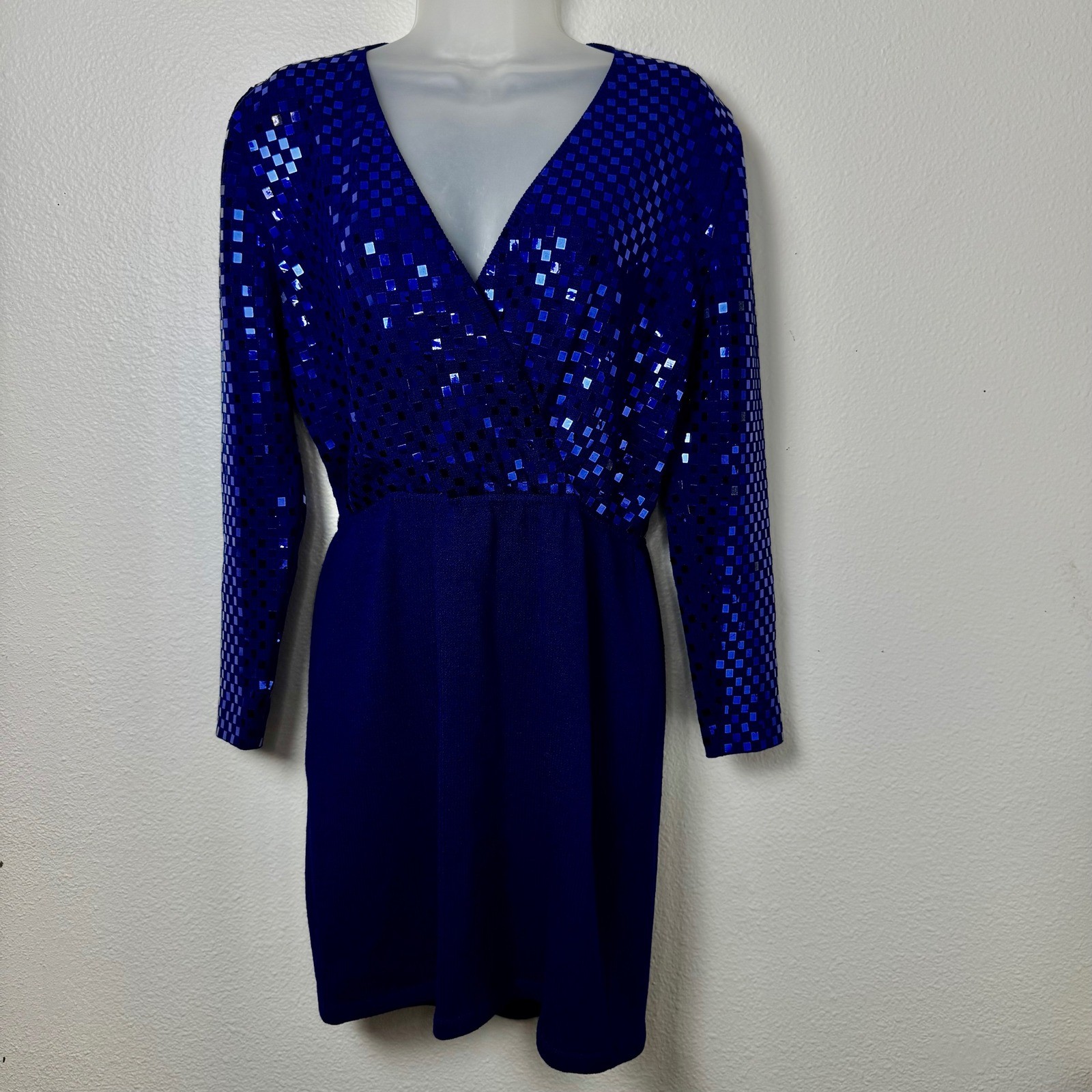 St John Marie Gray Vintage Blue Sequin Knit V-Neck Dress Size 6 Evening Cocktail