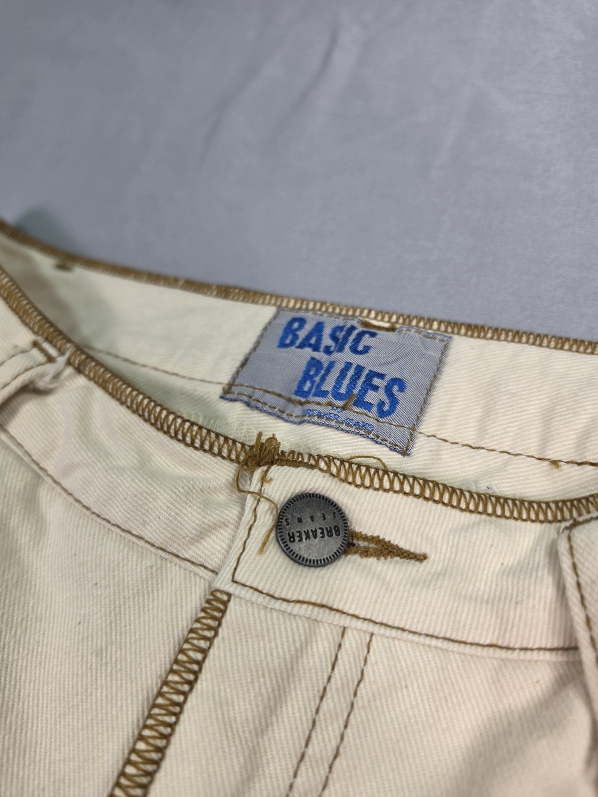 Vintage Basic Blues by Breaker Jeans Cream Gold Stitch High Waist *AS-IS*