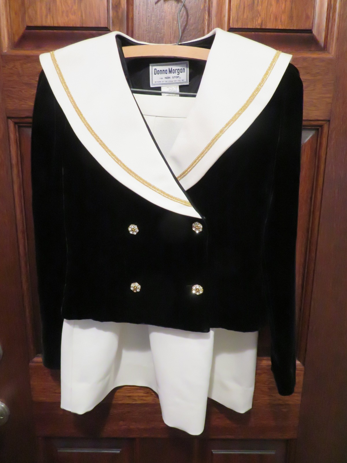 VINTAGE Donna Morgan Skirtsuit. Black Velvet Jacket. Cream/Ivory/Off-White Skirt