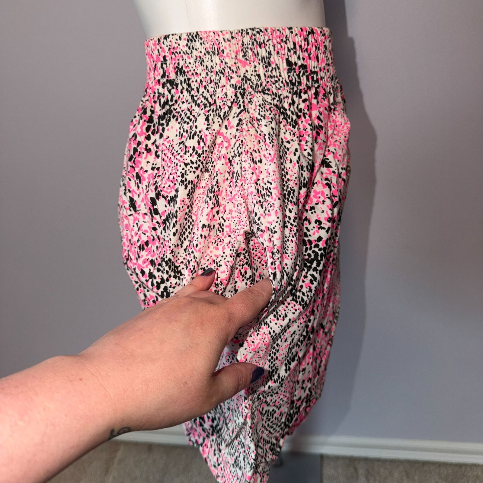 Vintage 80s Havana Max Deadstock Shorts Neon Pink Black Animal Print Snake Small