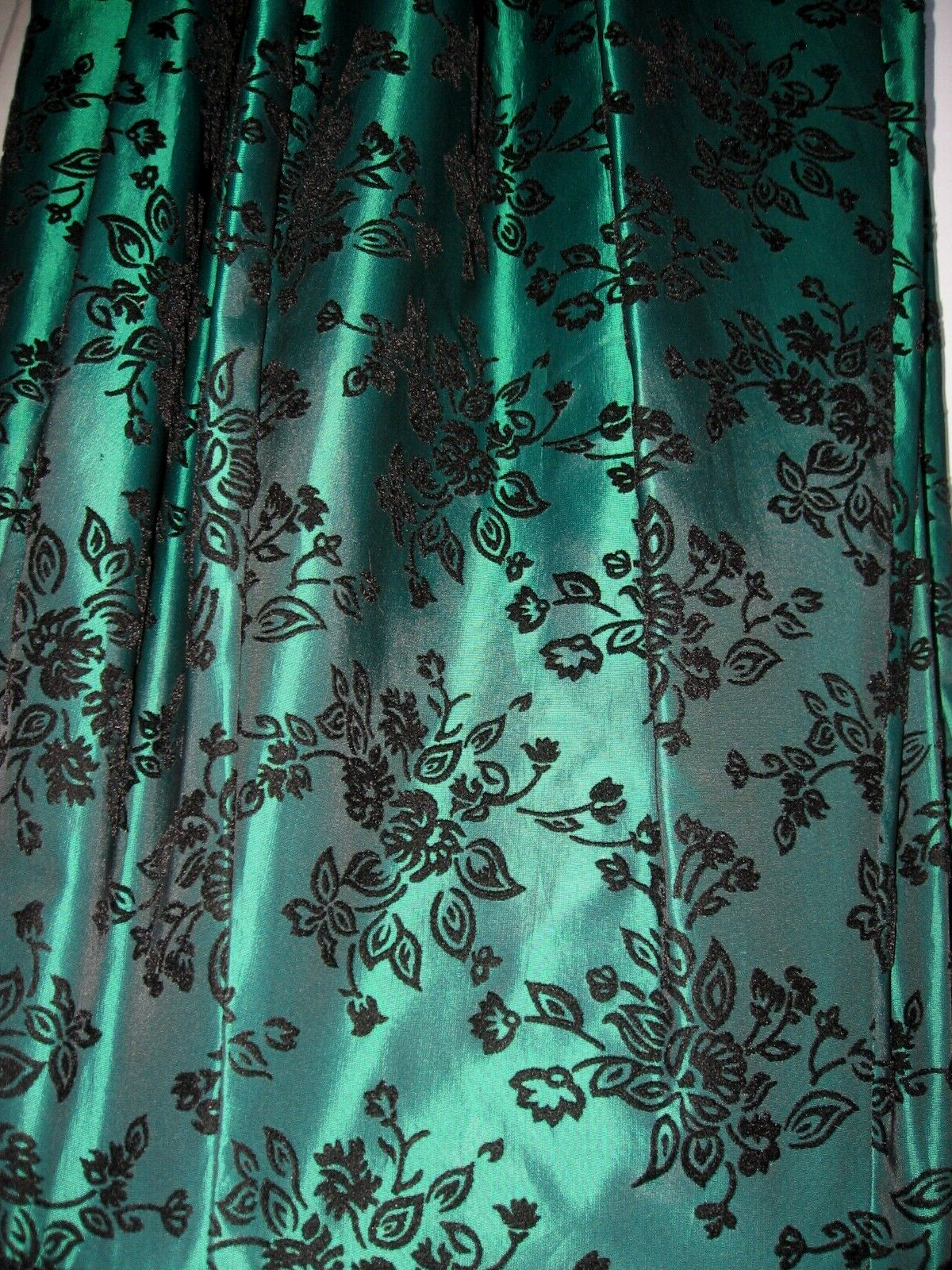 LOVELYVINTAGE SOUTHEASTERN IRIDESCENT GREEN/BLACK VELVET FLOCKED BROCADE DRESS-6