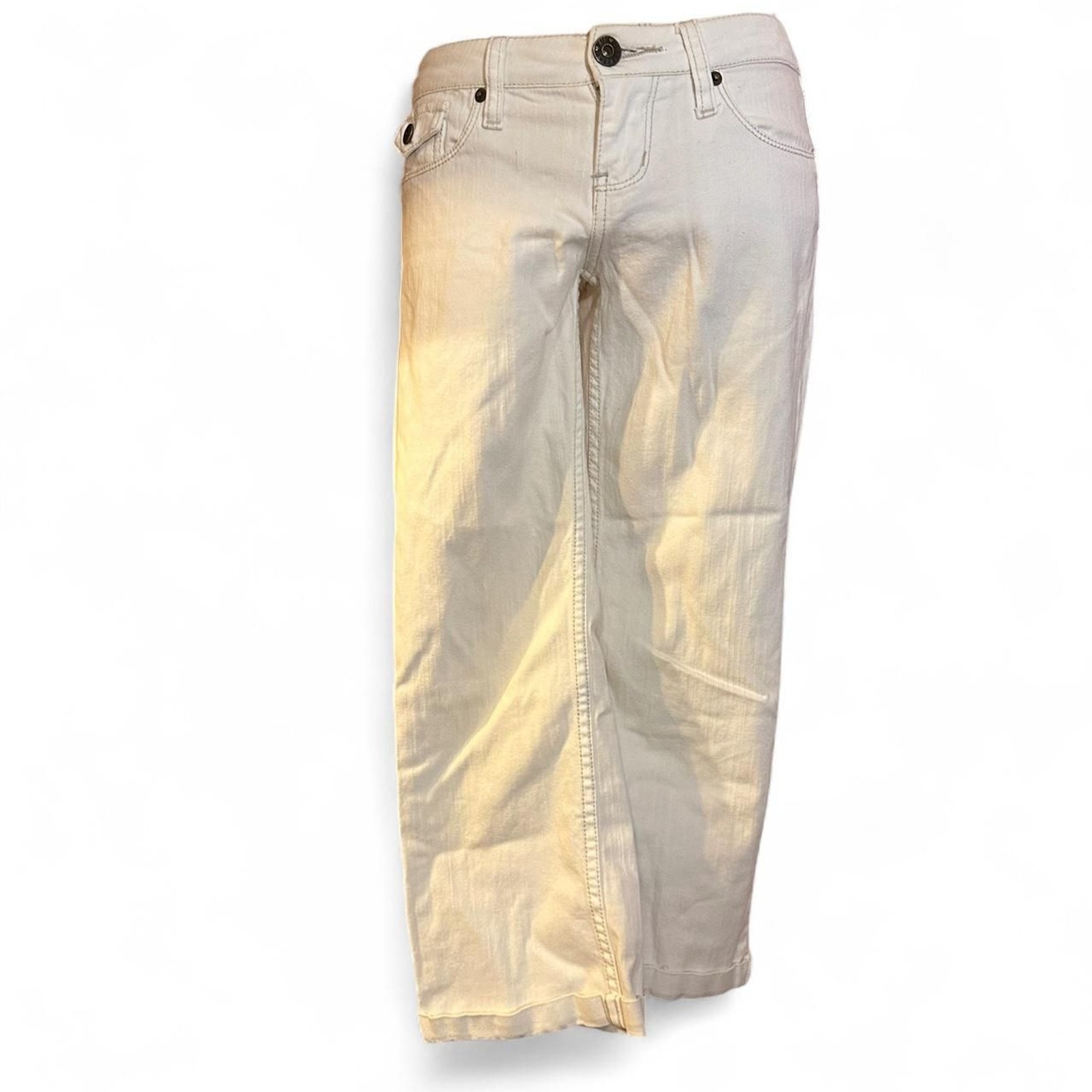Y2K YMI White Low rise and Bootcut Bedazzled and Studded Capri Pants