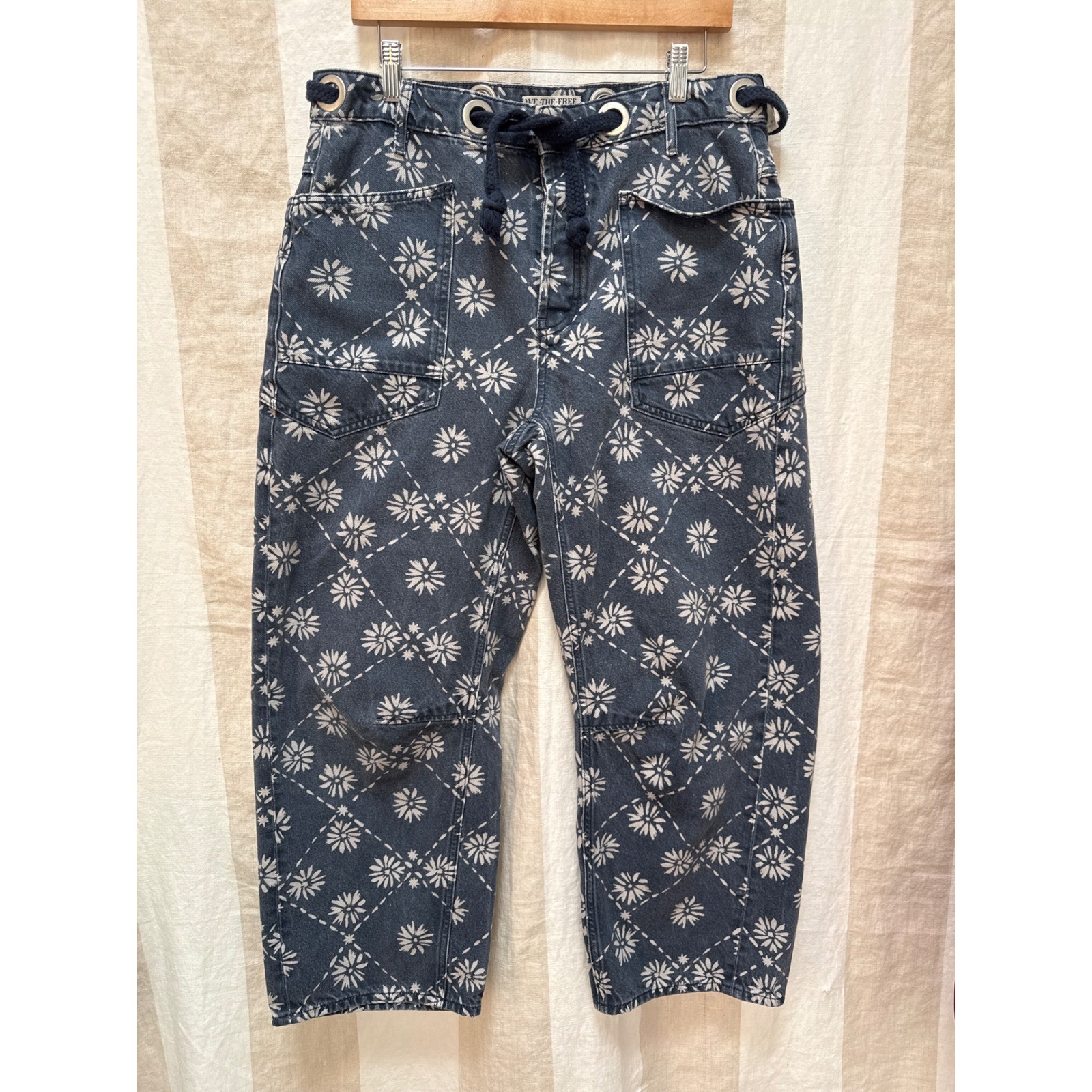 We The Free Floral Moxie Printed Low-SlungBarrel Jeans Wallpaper Geo Flower 29