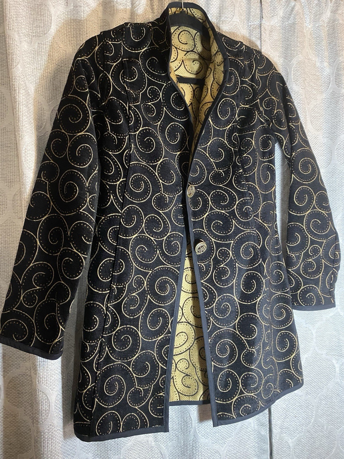 Vintage Tapestry Jacket Reversible Kimono Style Reversible Cuff Link Buttons S