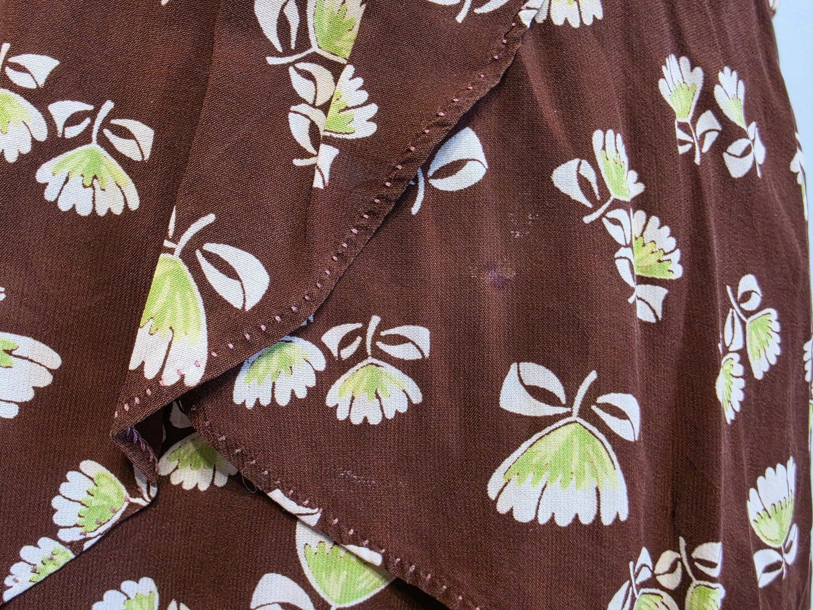 Vintage 1930s 1940s Brown Peplum Dress Flower Print Tulip Novelty (34″ waist)