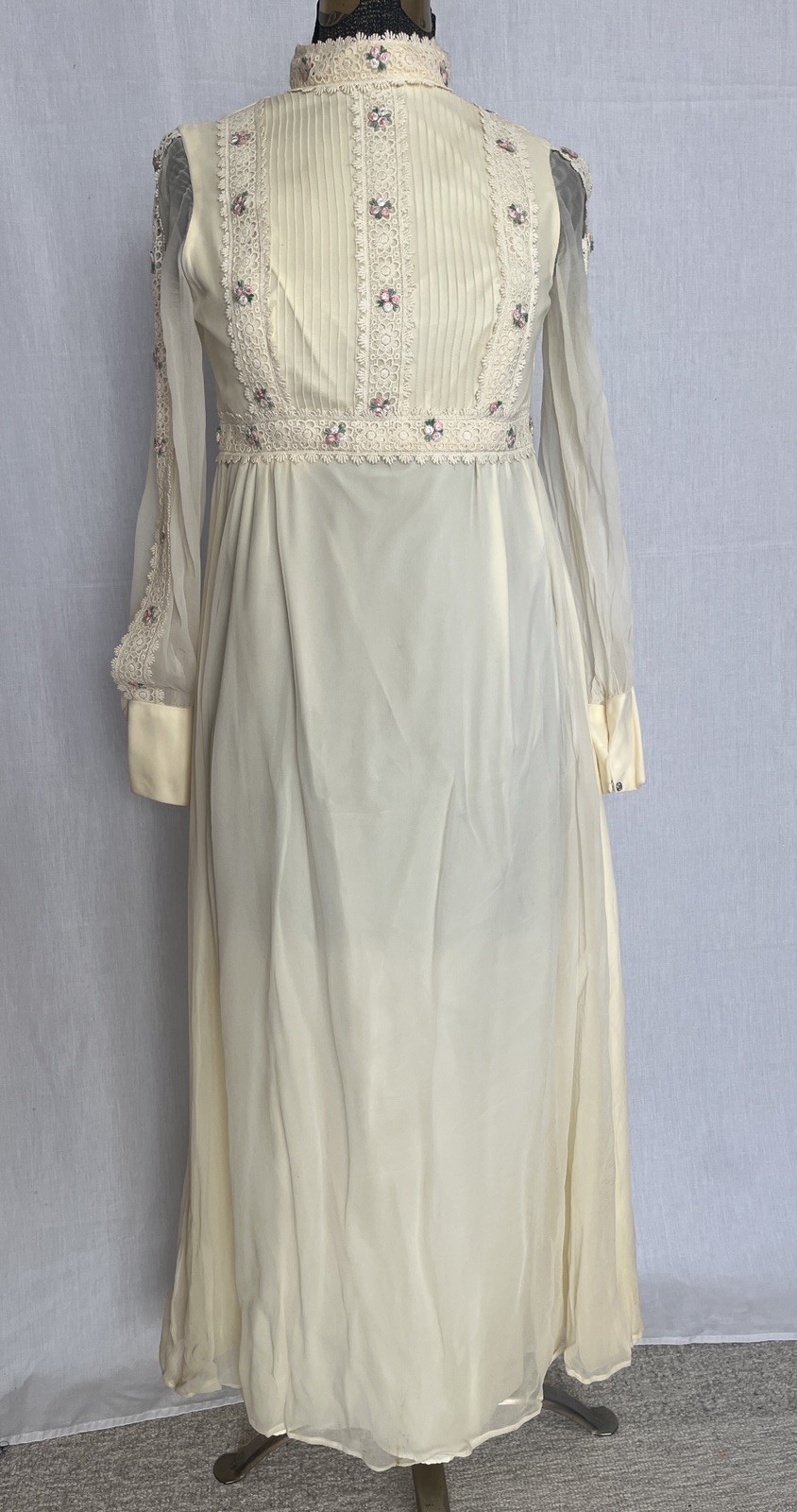VINTAGE Boho Cottagecore Prairie Cream Dress Rose Details