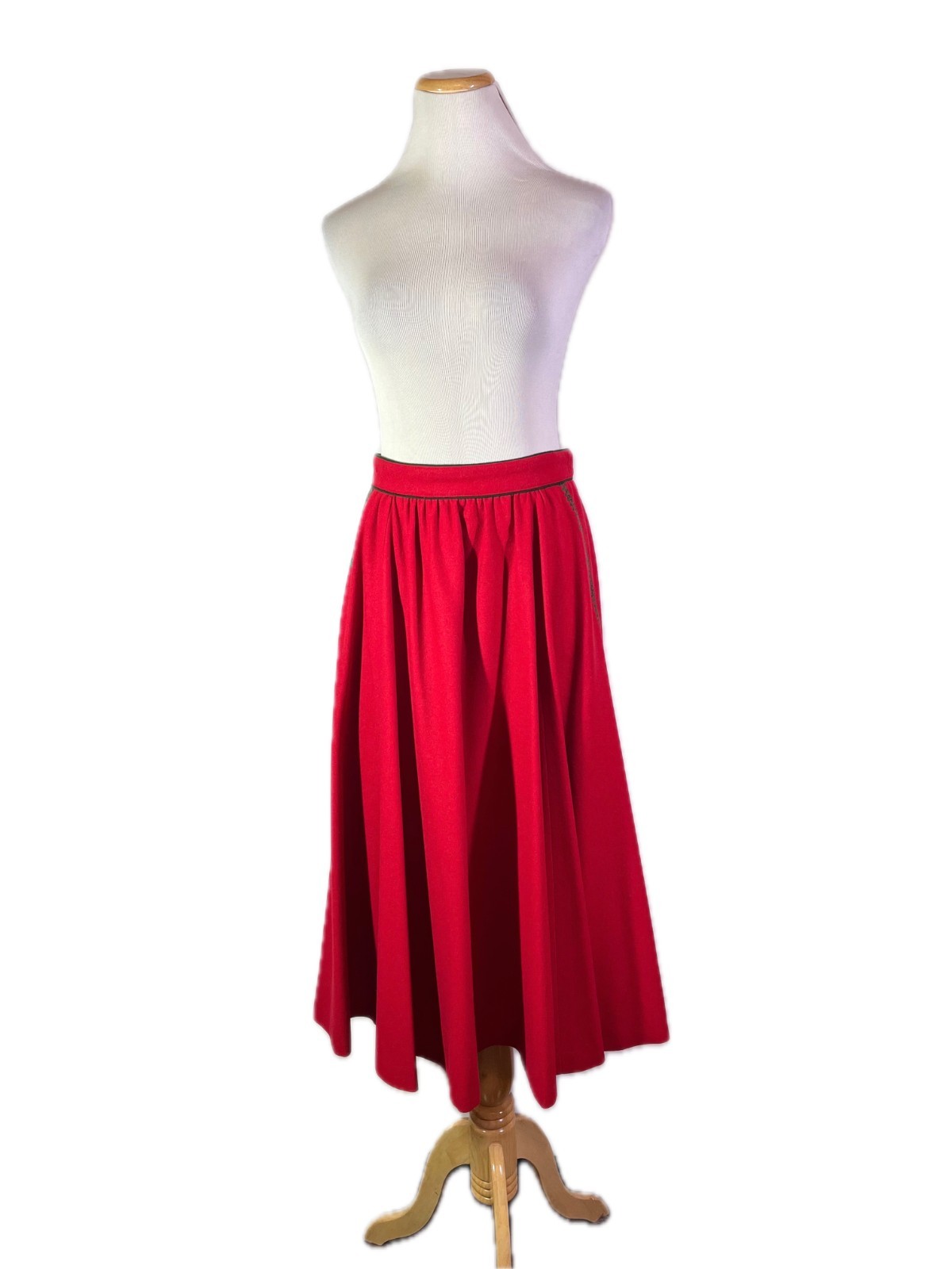 Admont Size 38 Red Felt Wool Trachten Skirt Green Embroidery